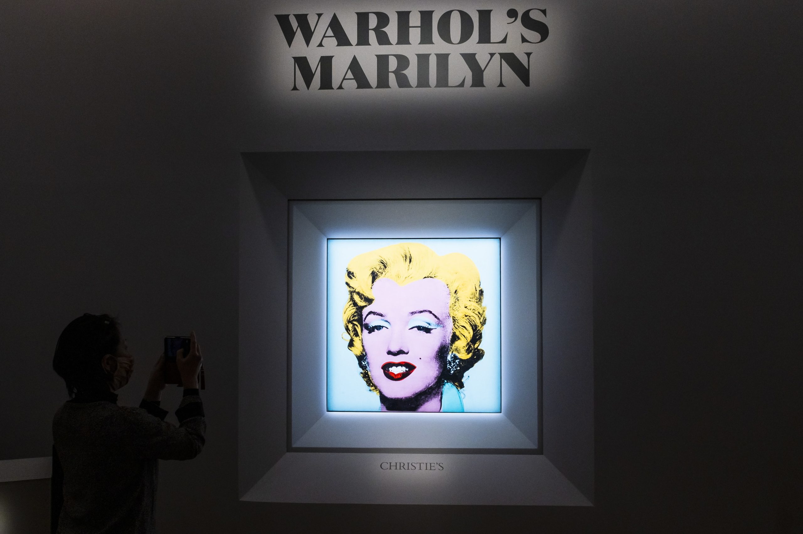 Retrato de Marilyn Monroe por Andy Warhol alcança valor recorde em leilão