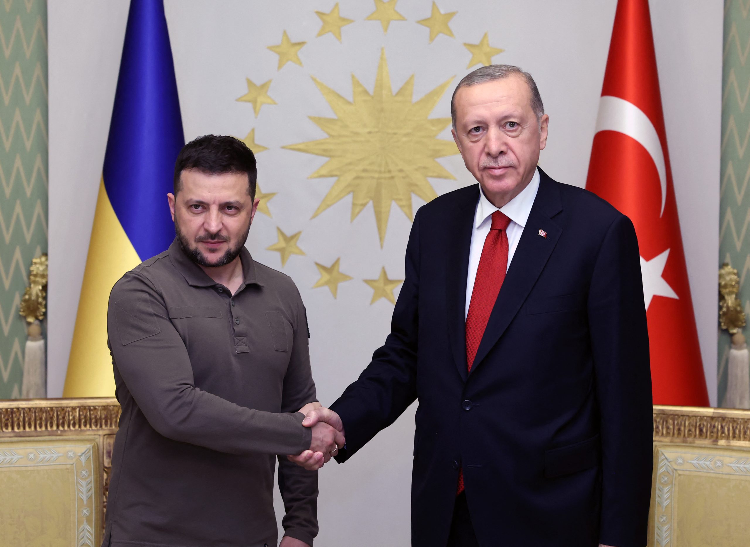 Erdogan: “Ucrânia merece entrar na NATO e Kiev tem de iniciar conversações de paz com Moscovo”