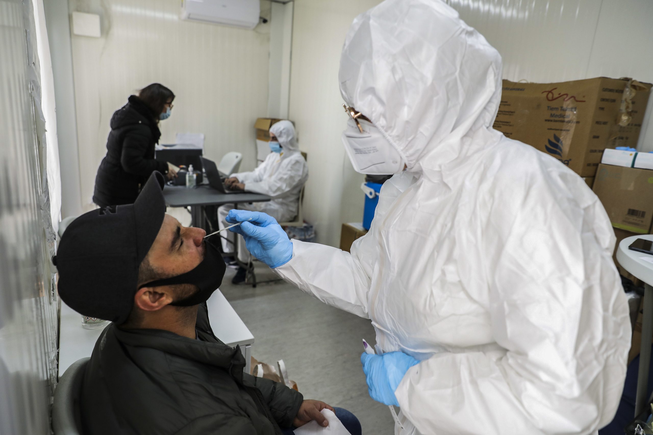 Farmácias batem recorde com mais de 101 mil testes num dia