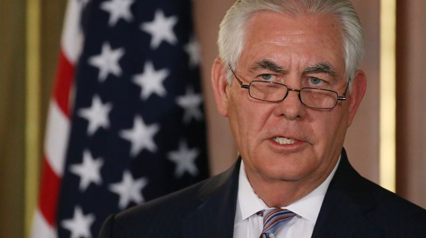 Rex Tillerson manifesta “preocupação” com rohingyas ao chefe do exército birmanês