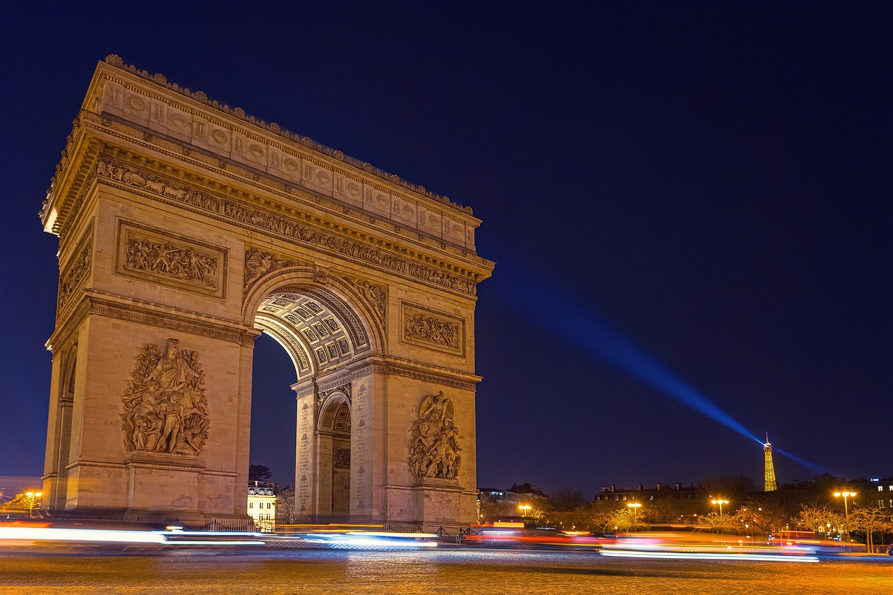 Acordos de desistência vão decidir as eleições francesas