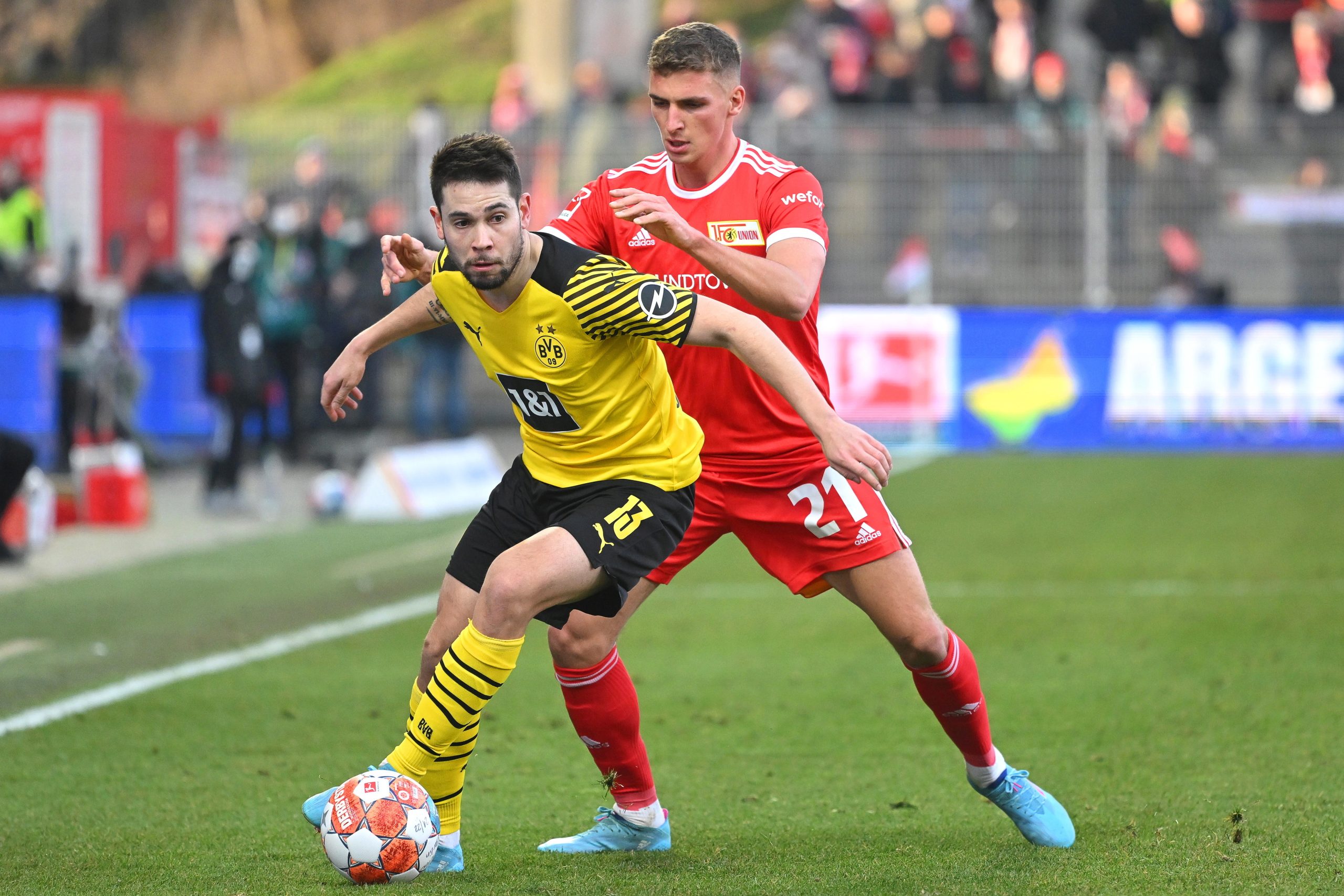 Golo de Raphaël Guerreiro e ‘bis’ de Marco Reus na vitória do Dortmund em Berlim