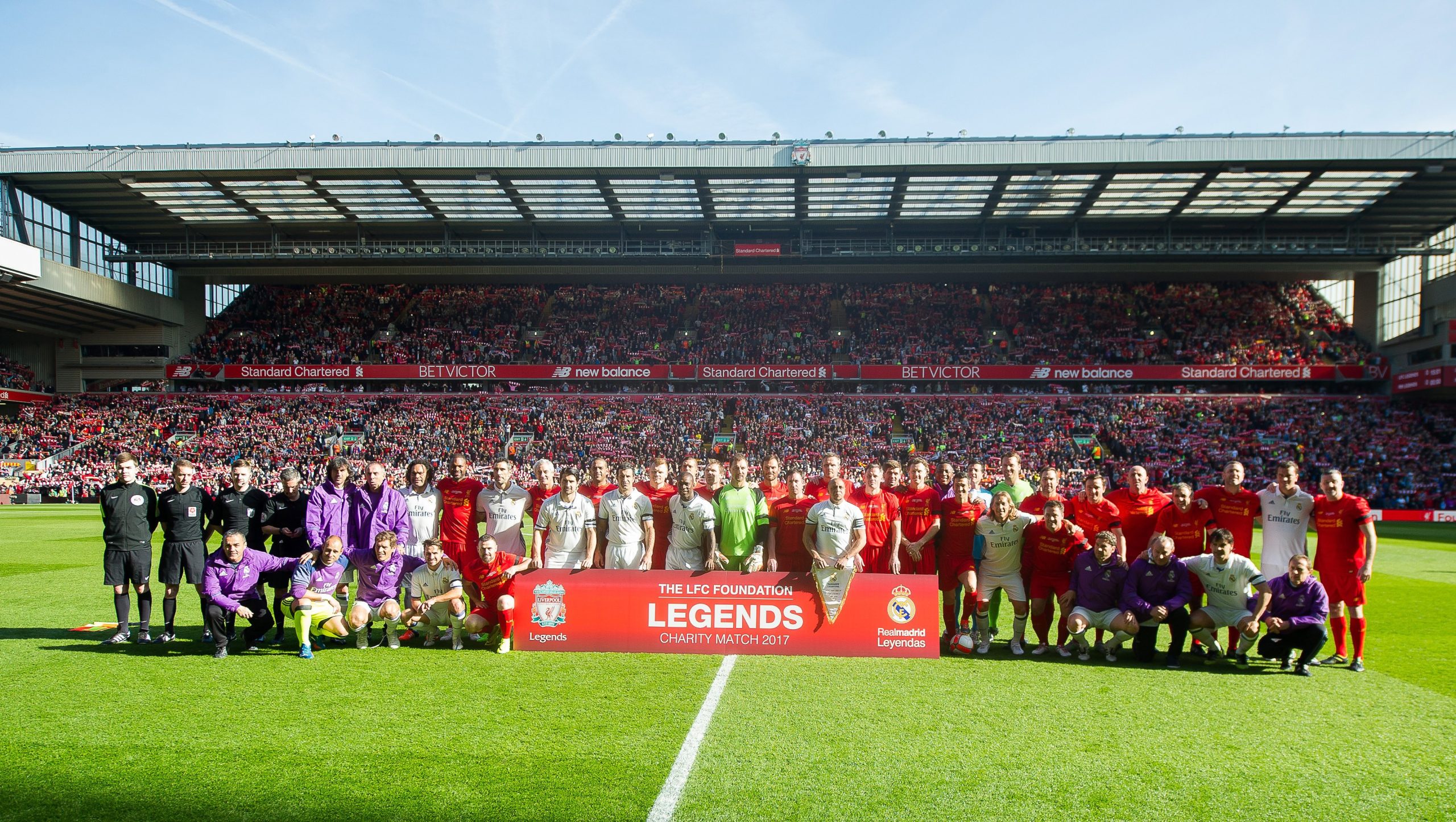 Gerrard, Owen, Figo e Roberto Carlos. Sabe porque é que estas lendas voltaram a pisar os relvados?
