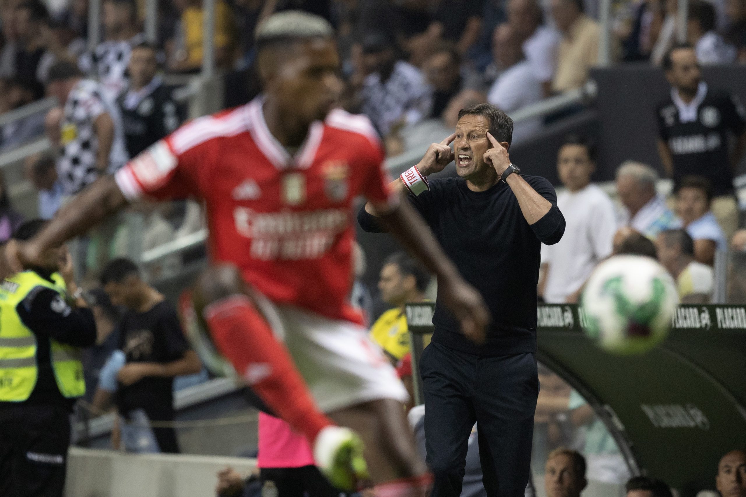 Schmidt defende que substituir avançado por defesa no jogo do Bessa foi a “decisão certa”