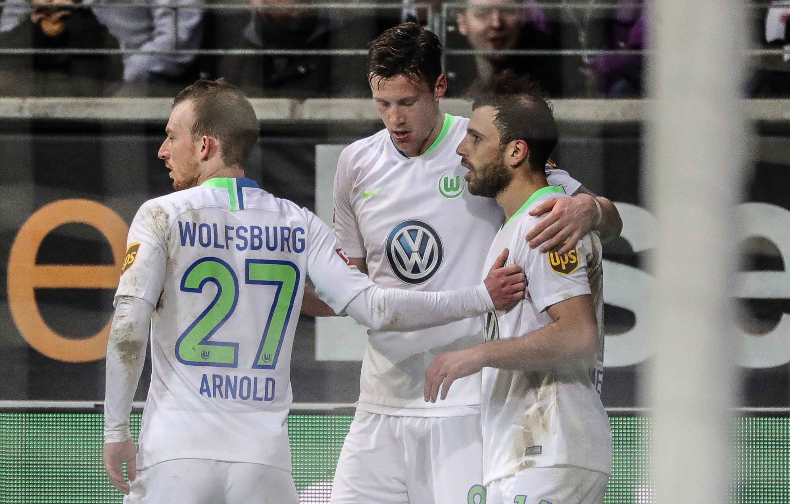 Derrota com o Wolfsburgo afasta Eintracht do segundo lugar da liga alemã