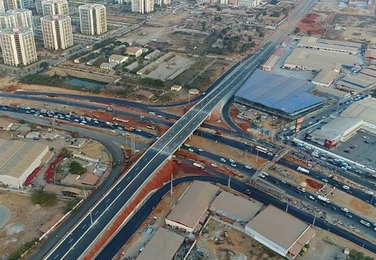 Governo angolano manda renegociar obras públicas que pararam devido à crise