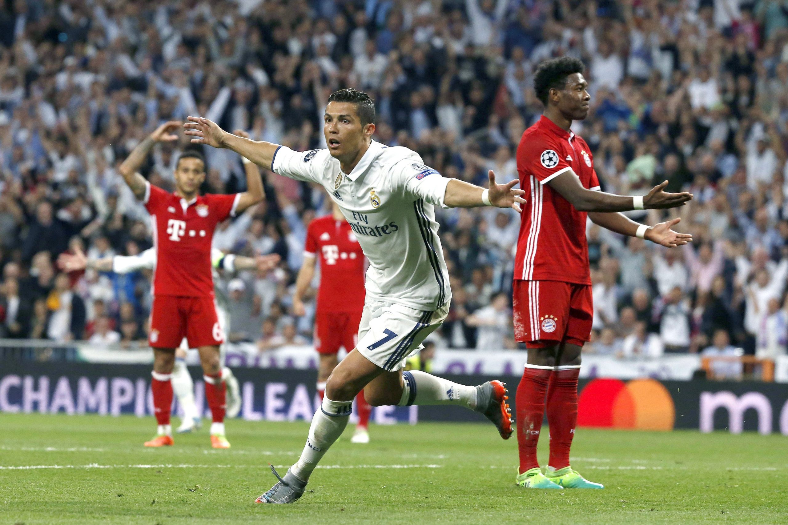 Cristiano Ronaldo é o primeiro a atingir os 100 golos na Liga dos Campeões