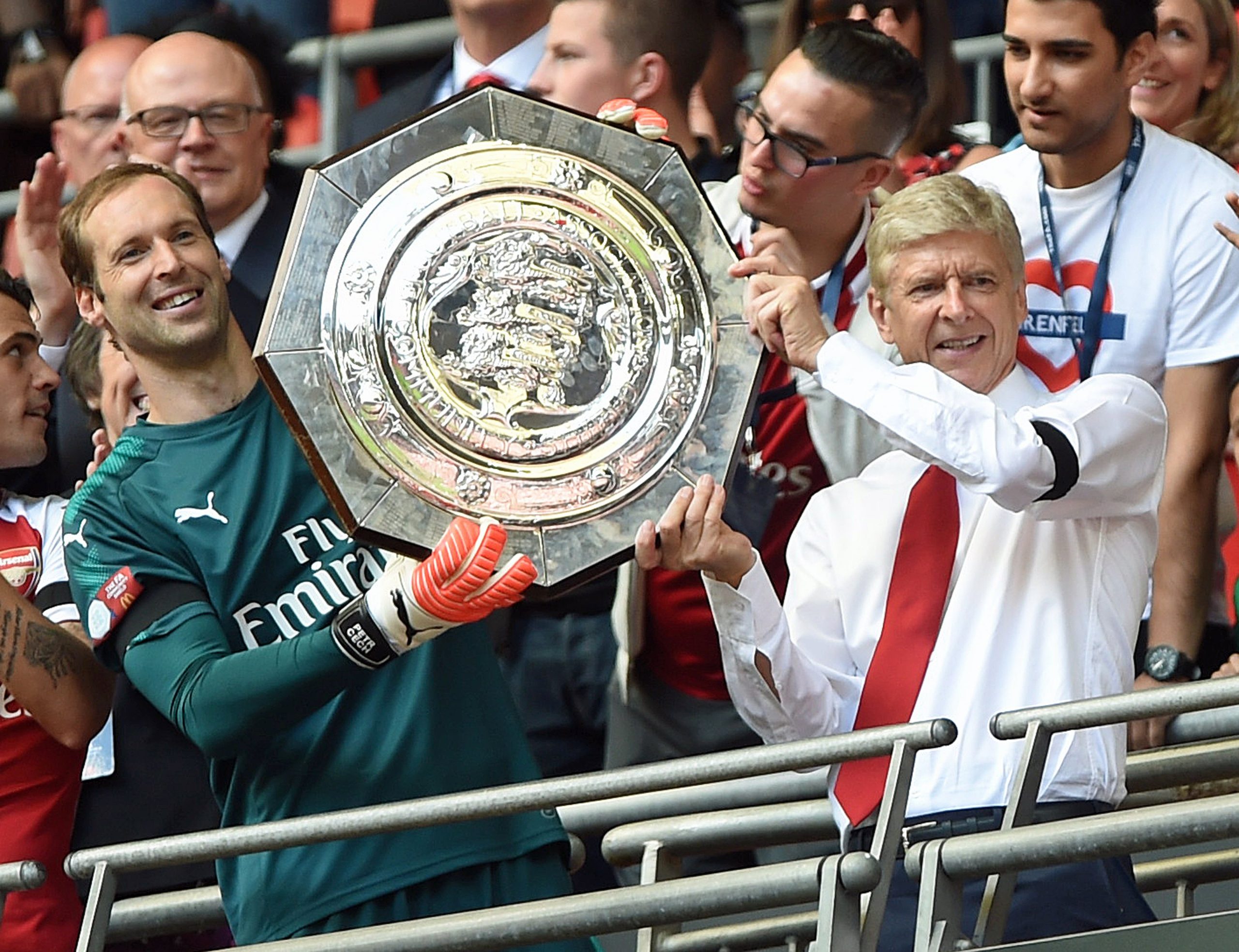 Arsenal bate Chelsea nos penáltis e conquista Supertaça inglesa