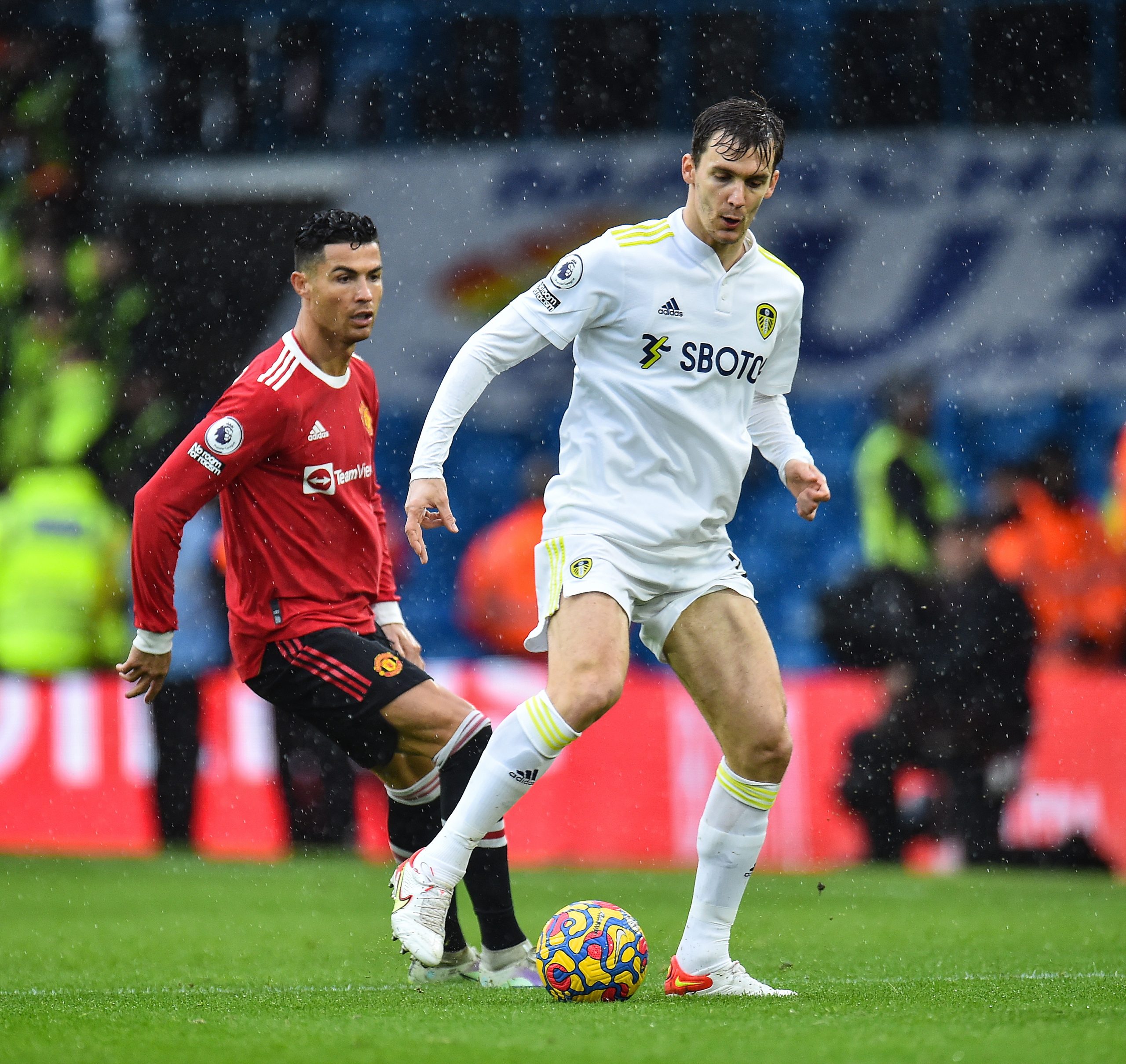 Manchester United vence com golo de Bruno Fernandes e reforça quarto posto