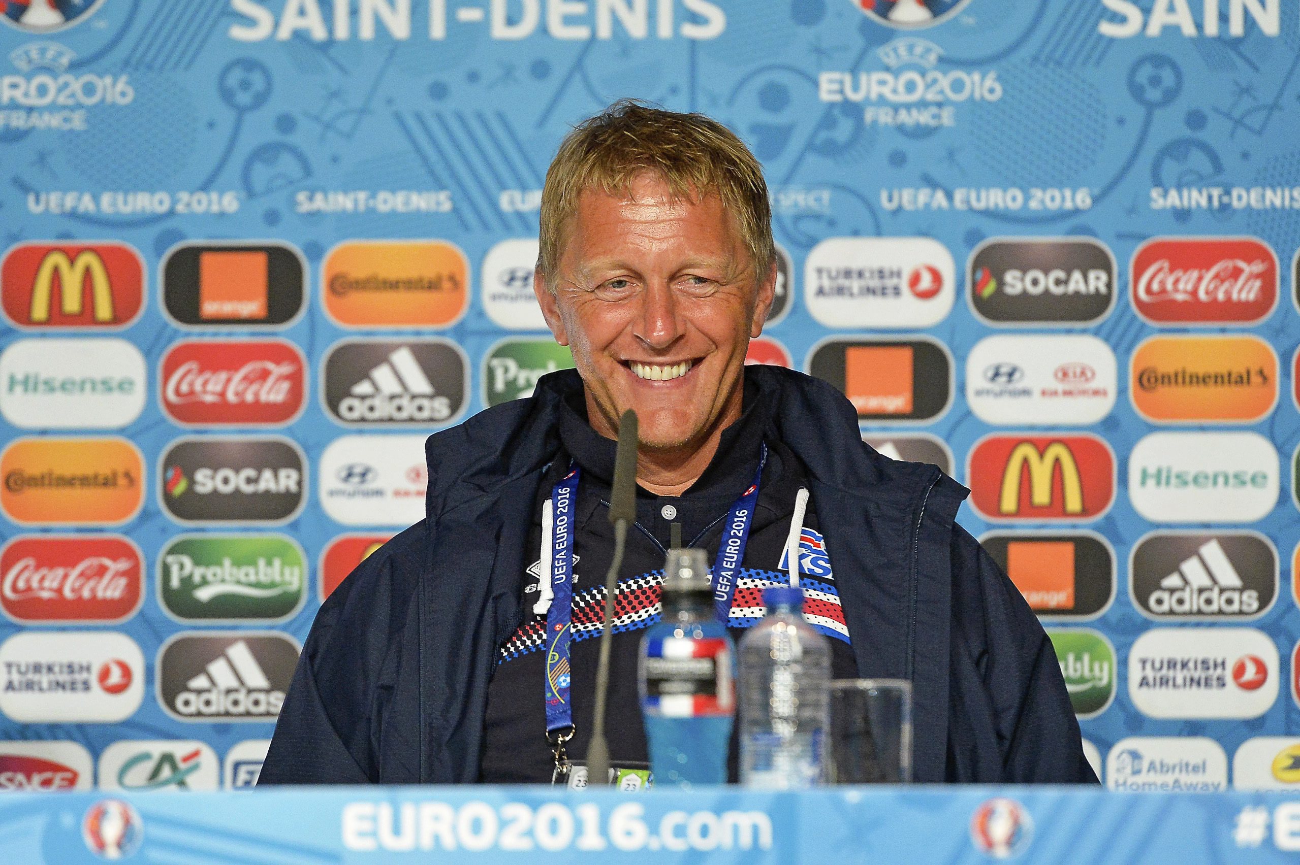 Heimir Hallgrimsson deixa o cargo de selecionador da Islândia