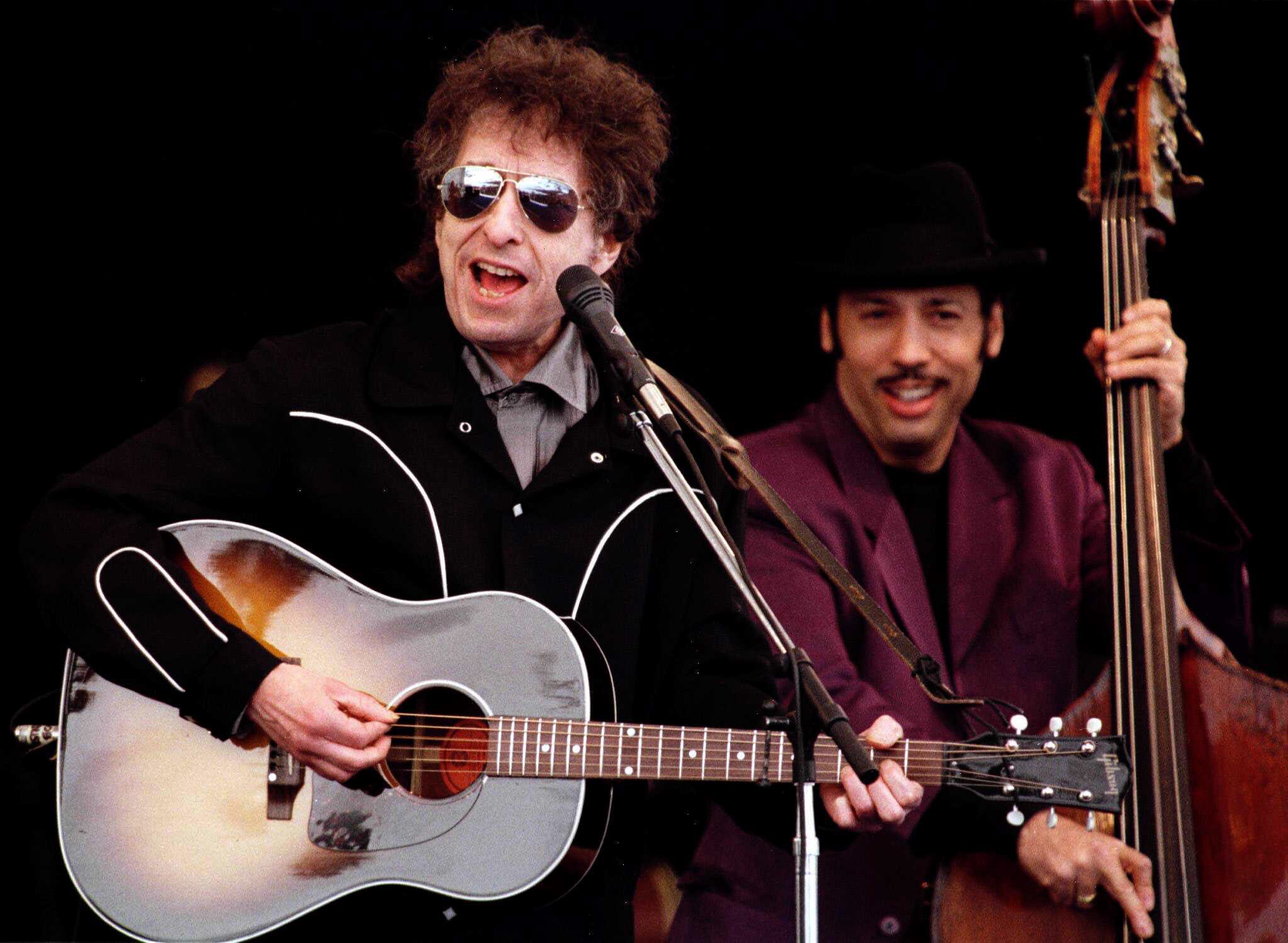 Bob Dylan não vai receber o Nobel porque tem ‘outros compromissos’