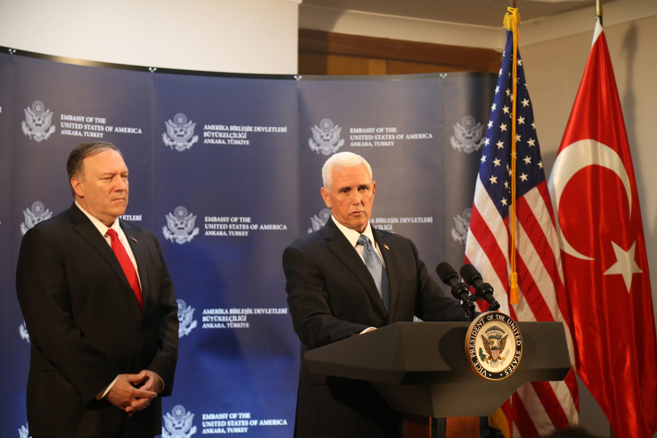Síria: Mike Pence confirma possível cessar-fogo. Turquia termina ofensiva após retirada dos curdos
