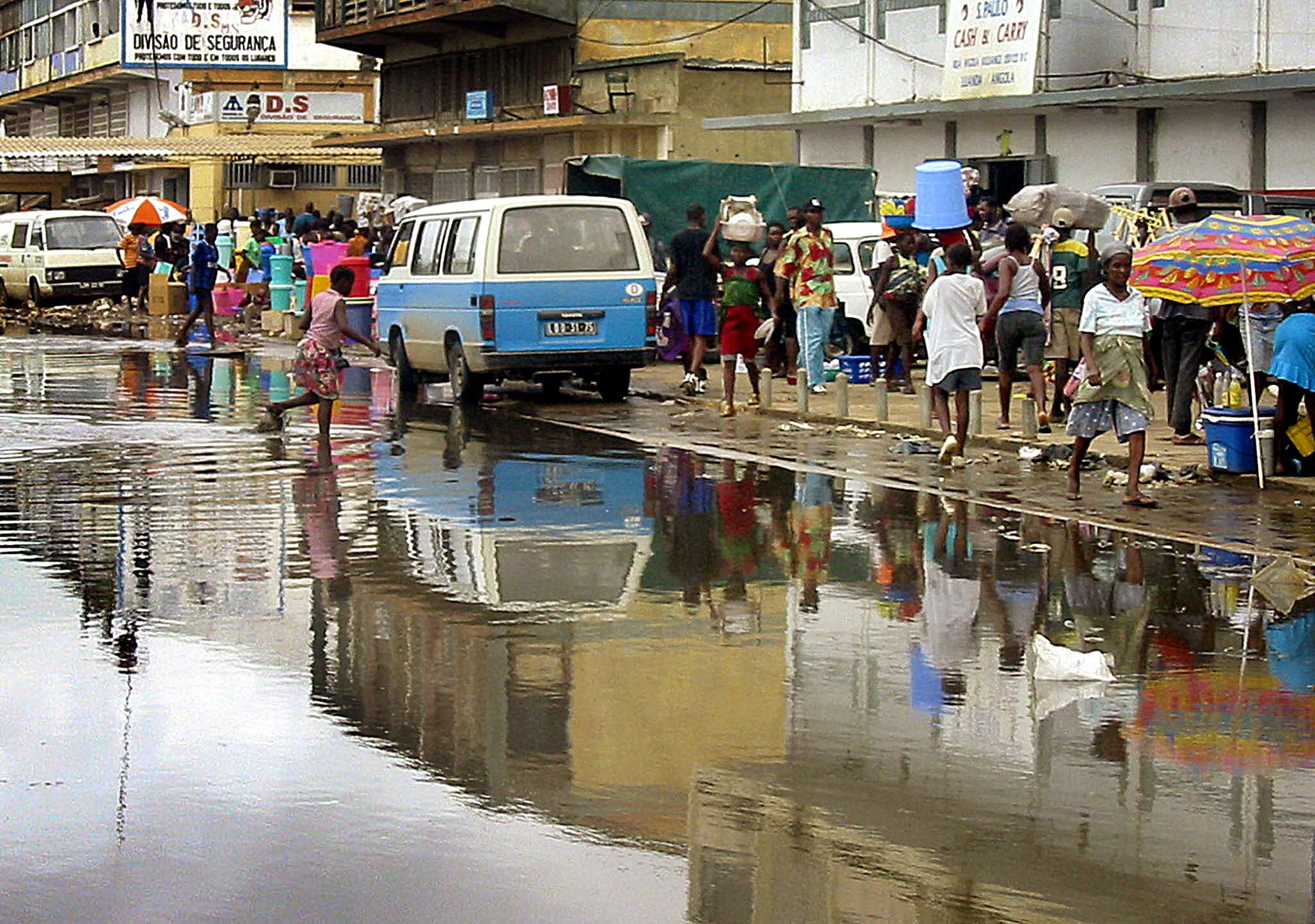 Angola. João Lourenço garante apoio a vítimas das enchentes em Luanda