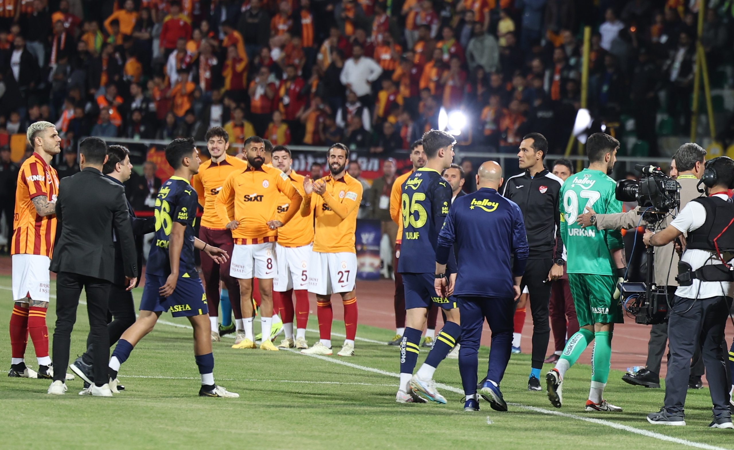 Fenerbahçe abandona Supertaça turca em protesto contra federação local