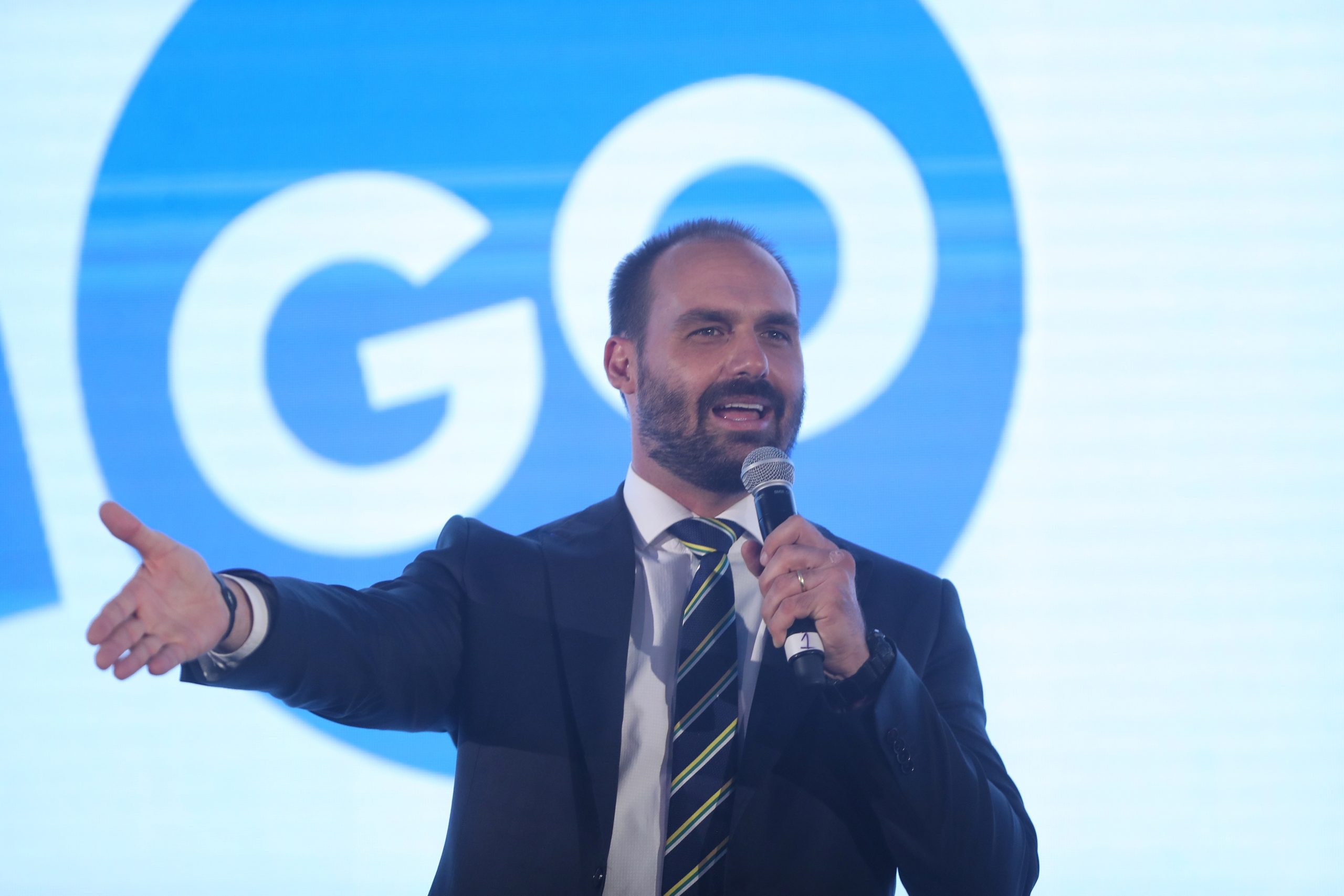 Filho de Bolsonaro quer “expor tirania” no Brasil em audiência no Congresso dos EUA