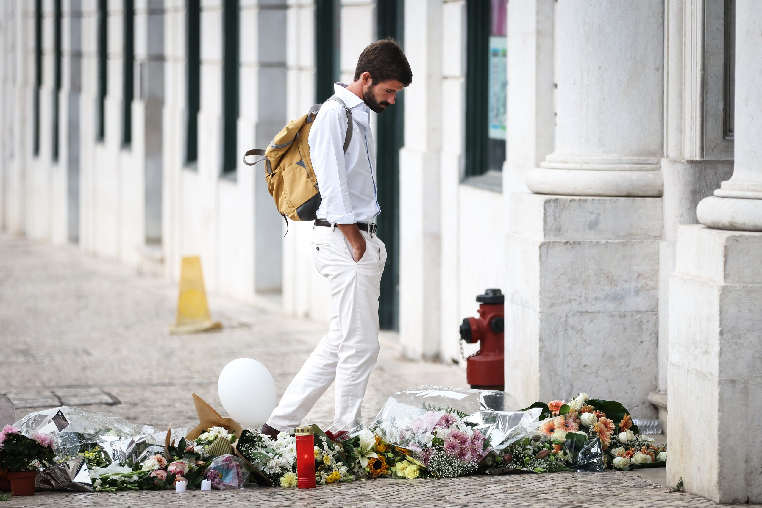 Morreu a fazer um “passatempo que lhe trouxe tanta felicidade”. Identificada a terceira vítima mortal britânica do descarrilamento do Elevador da Glória