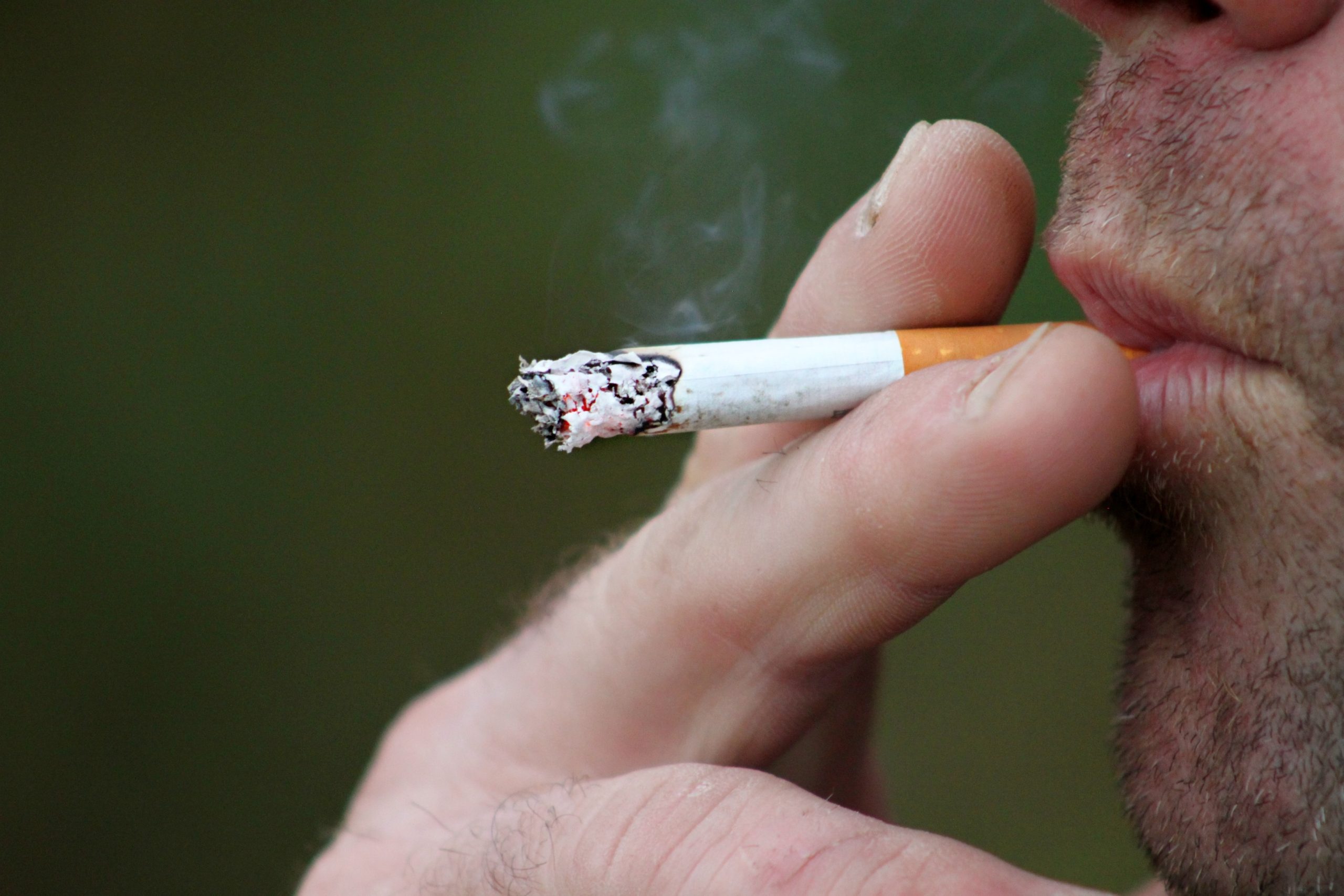 Lei do tabaco: Trabalhadores dos casinos e restauração denunciam “clima de impunidade geral”