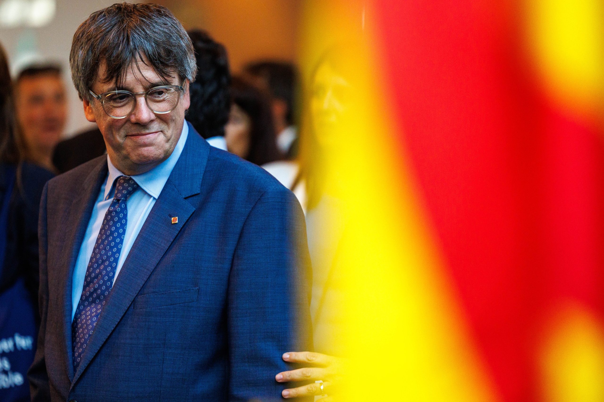 Espanha: socialistas fecham acordo com partido de Puigdemont