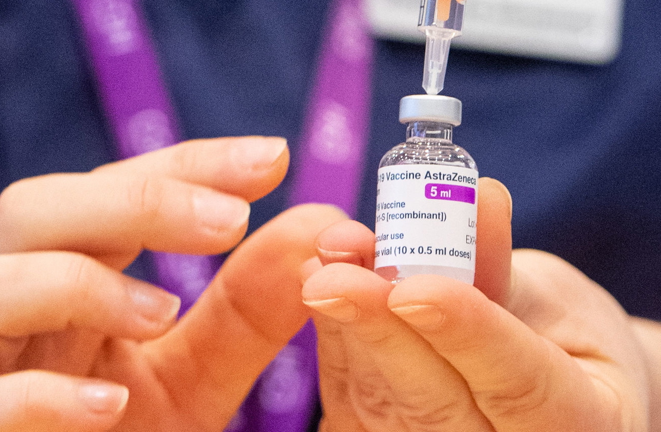 Agência Europeia do Medicamento dá “luz verde” à vacina da AstraZeneca
