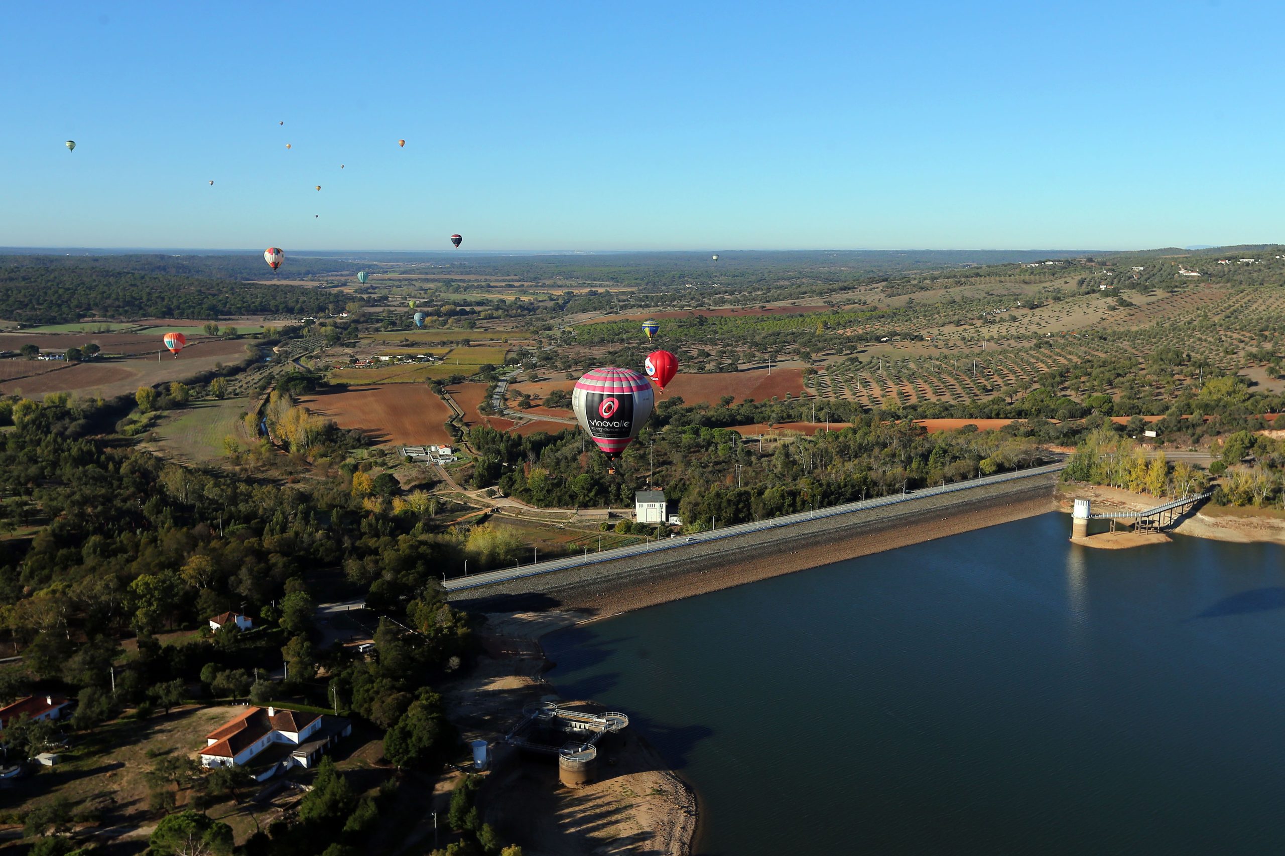 Festival de balões de ar quente volta a colorir ceús do Alentejo em novembro