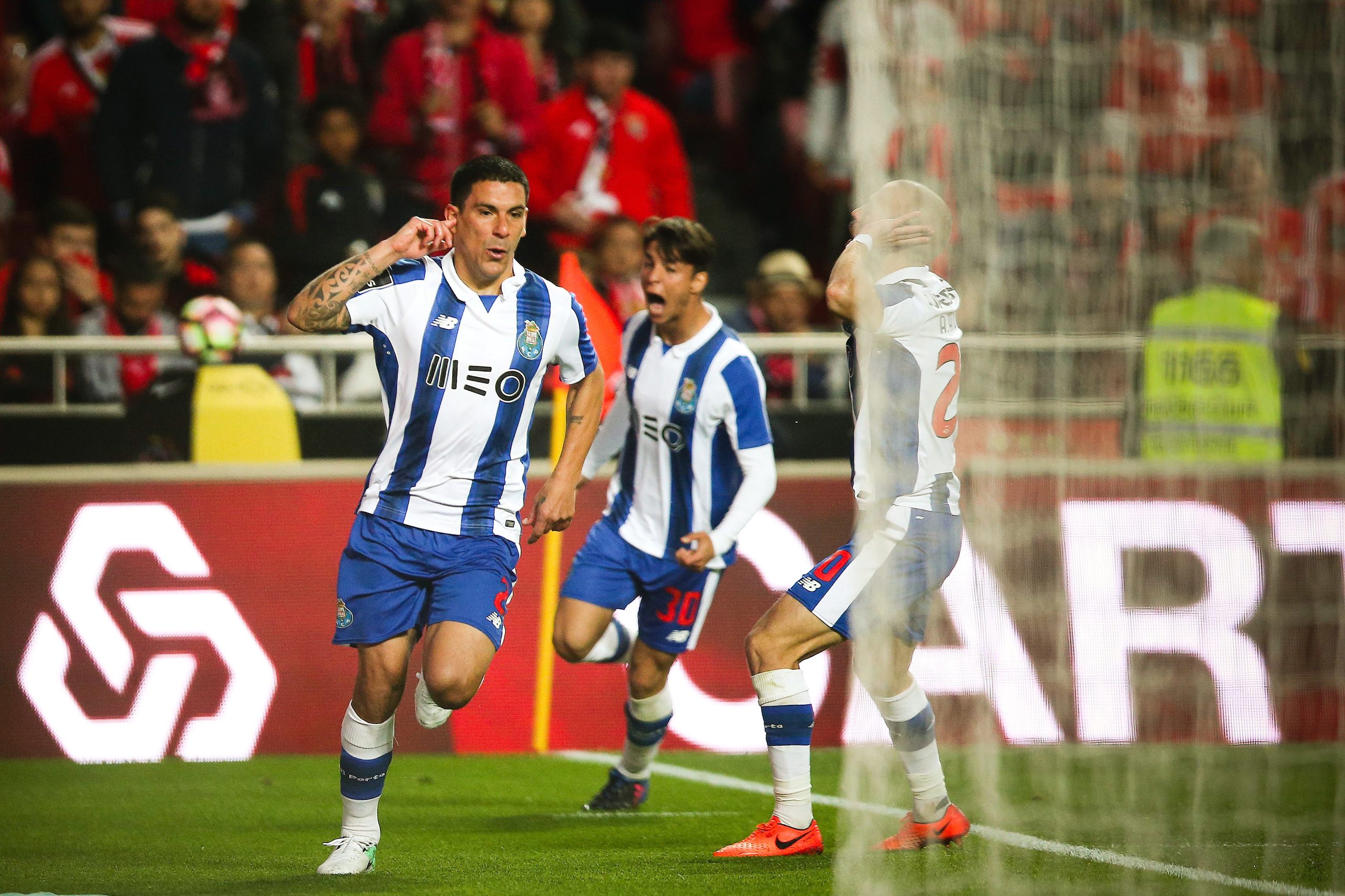 Prenda de Jonas, traição de Maxi e tudo igual na frente no campeonato