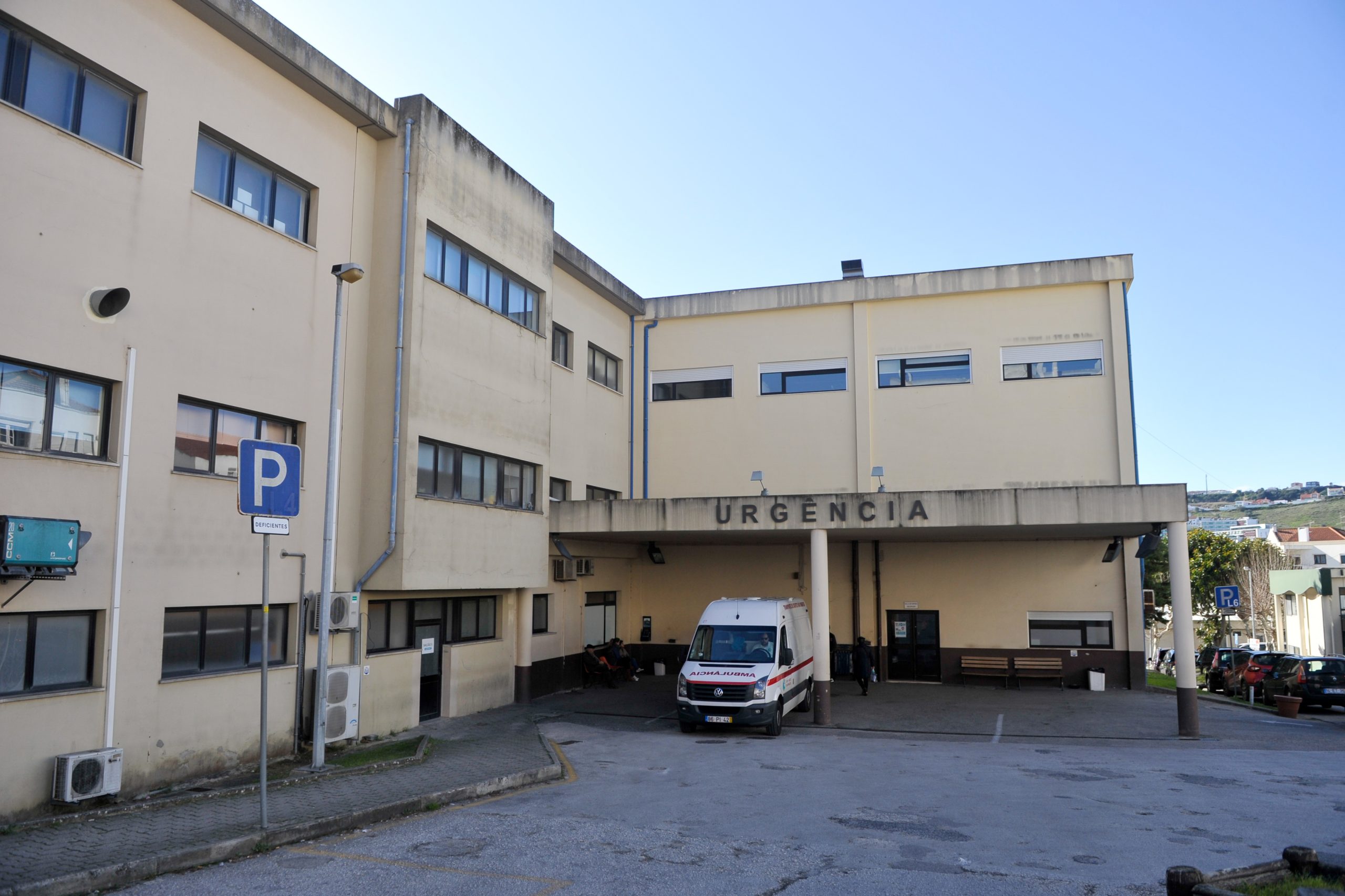 Covid-19: Surto com 19 infetados no hospital de Torres Vedras