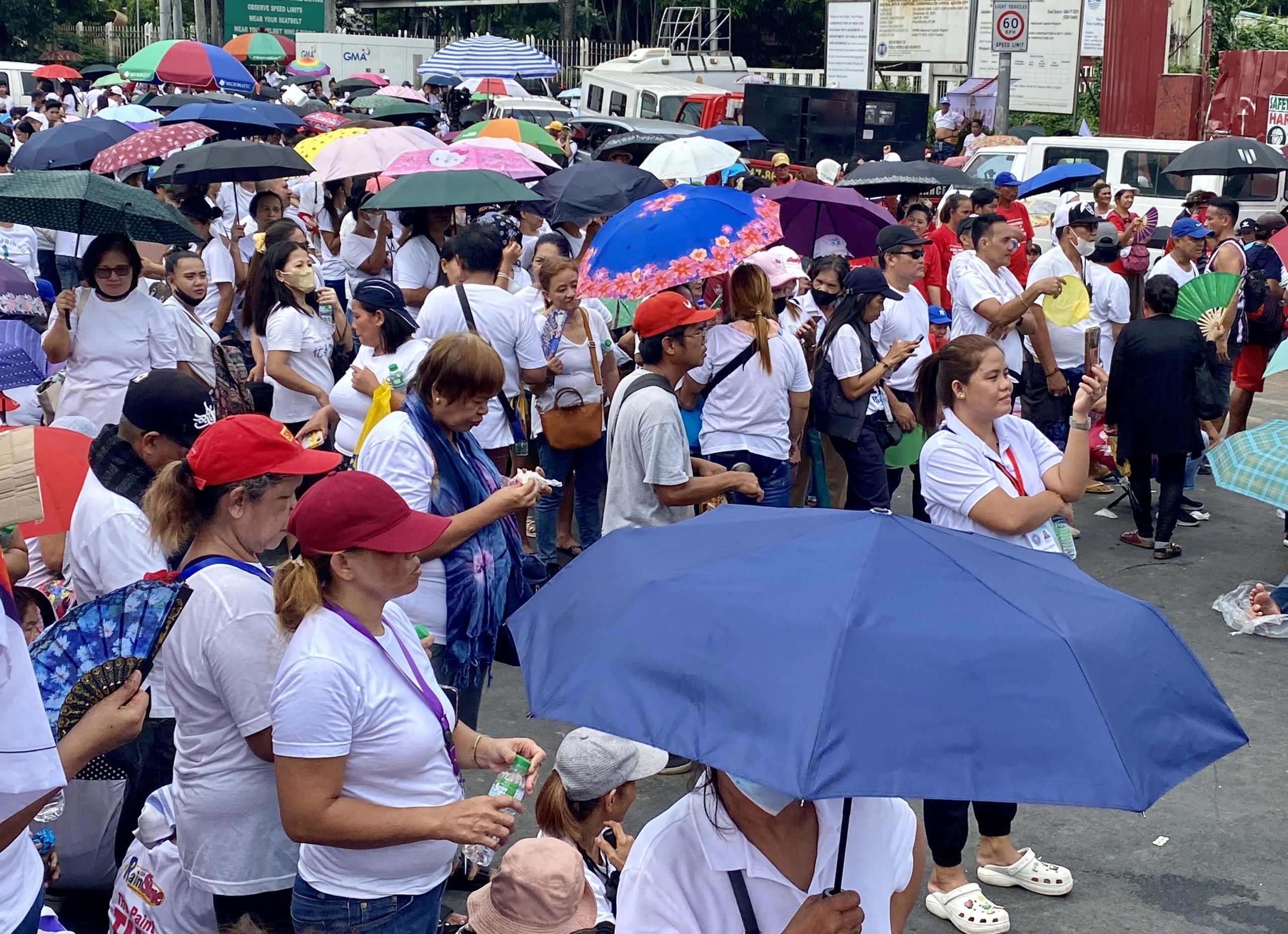 Filipinas ordenam retirada de milhares de pessoas no norte do país devido à aproximação de tufão