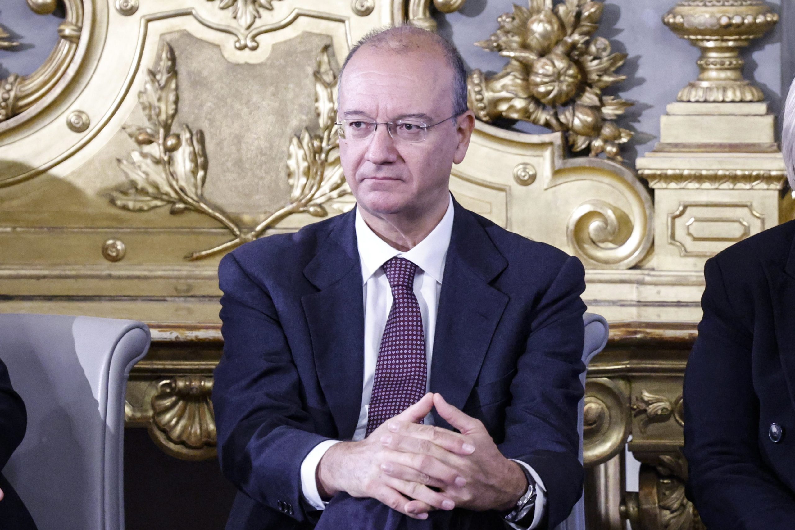 Ministro da Educação italiano proíbe o uso de telemóveis durante as aulas