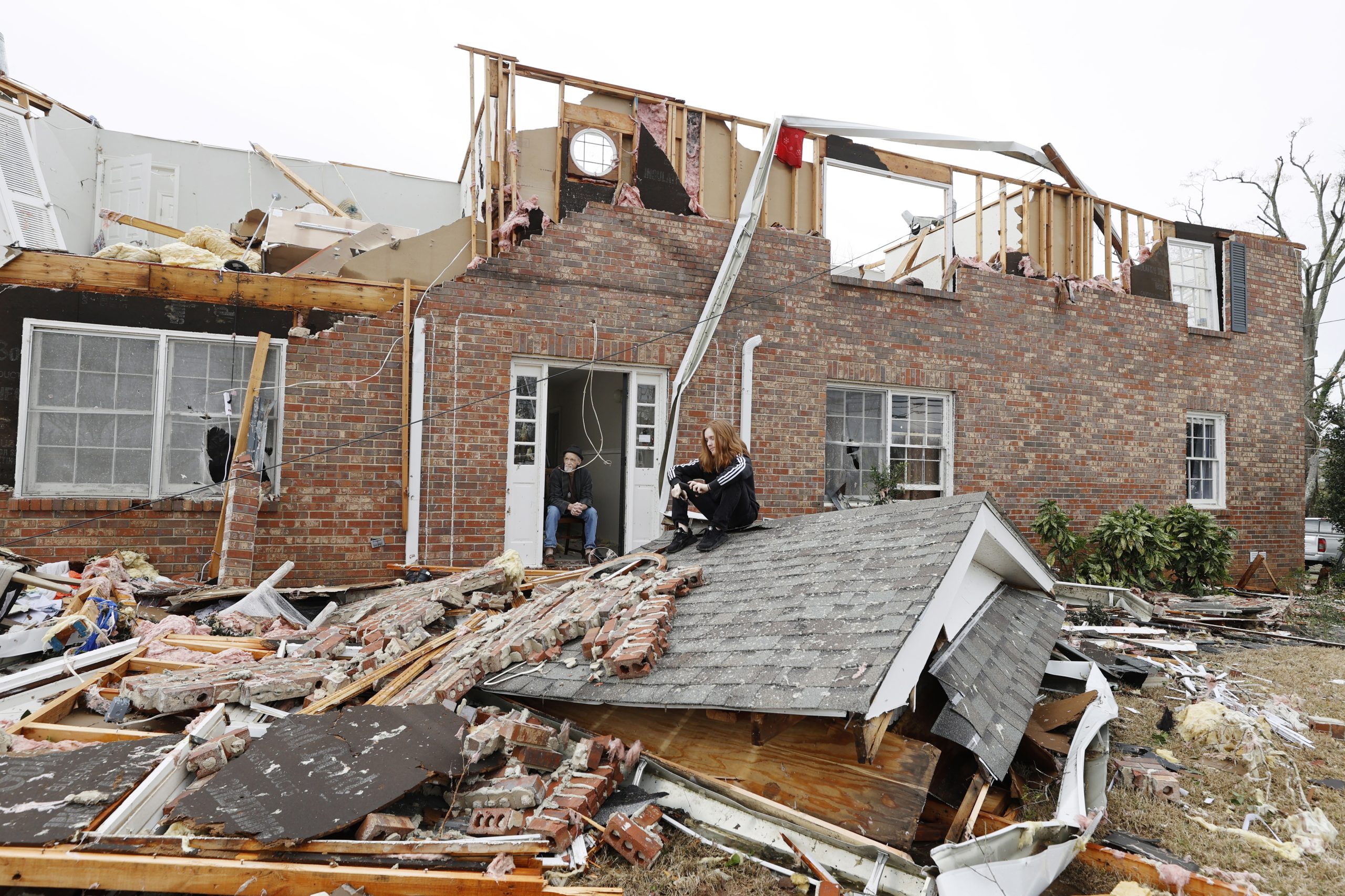 Perigo de novos tornados nos EUA mantém-se até domingo de manhã. Há registo de “mais de 70 mortos”