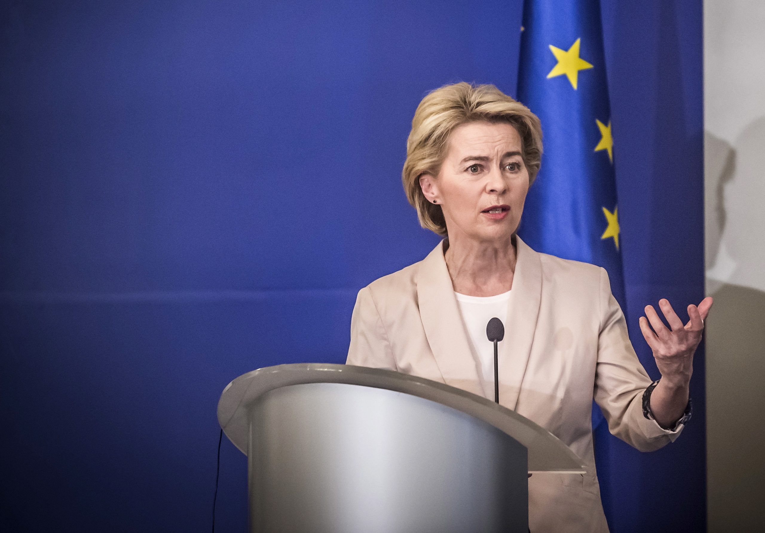Von der Leyen divulga nomes do seu colégio, mas só revela pastas na terça-feira