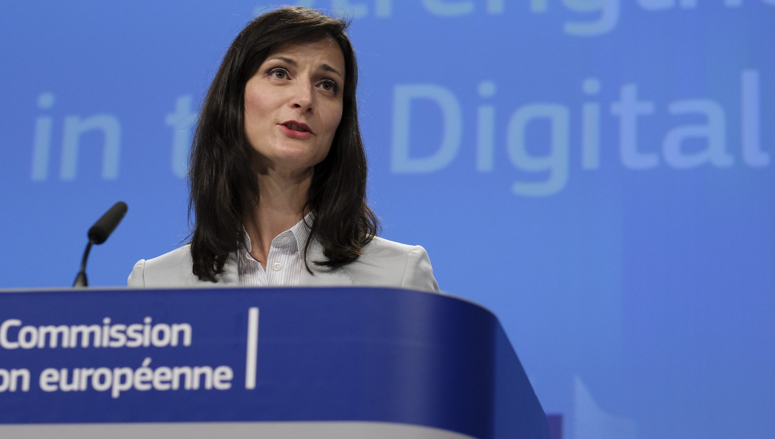 Bruxelas aposta em educação digital para ter “cidadãos críticos” nas eleições