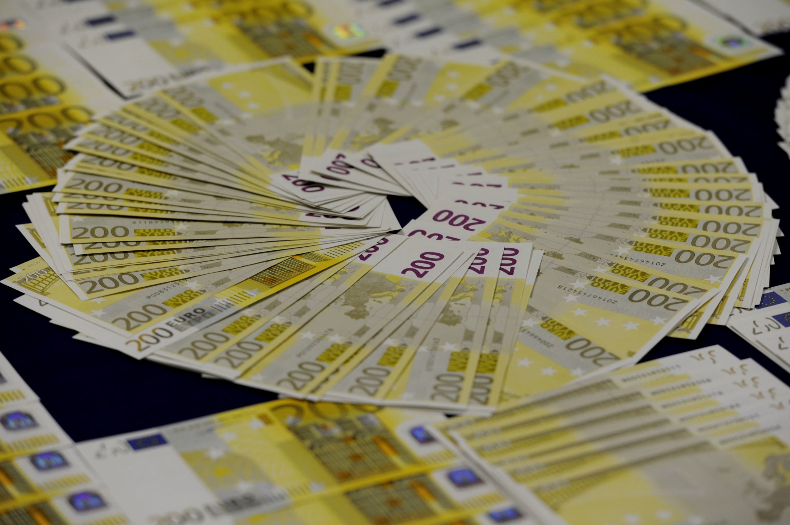 Associação de consumidores reclama em tribunal 5.000 milhões de euros a bancos portugueses por lesarem clientes