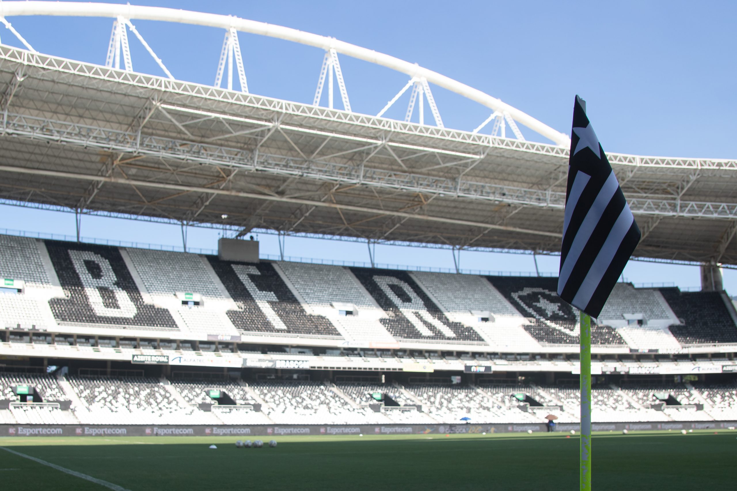 O futebol brasileiro vai deixar de ter 12 clubes grandes (e o fenómeno também se pode repetir na Europa)