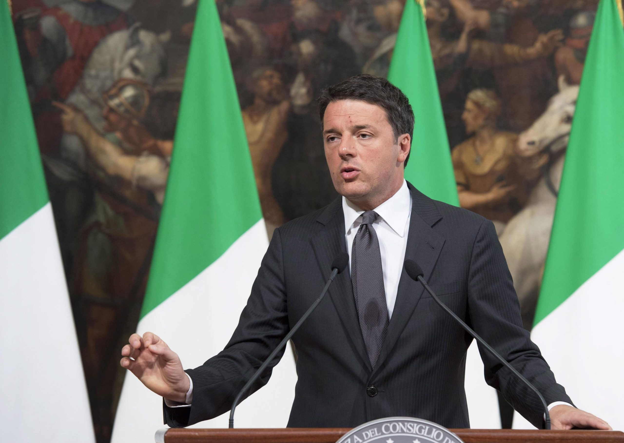 Itália: Renzi reeleito para liderança do Partido Democrata com 70% dos votos