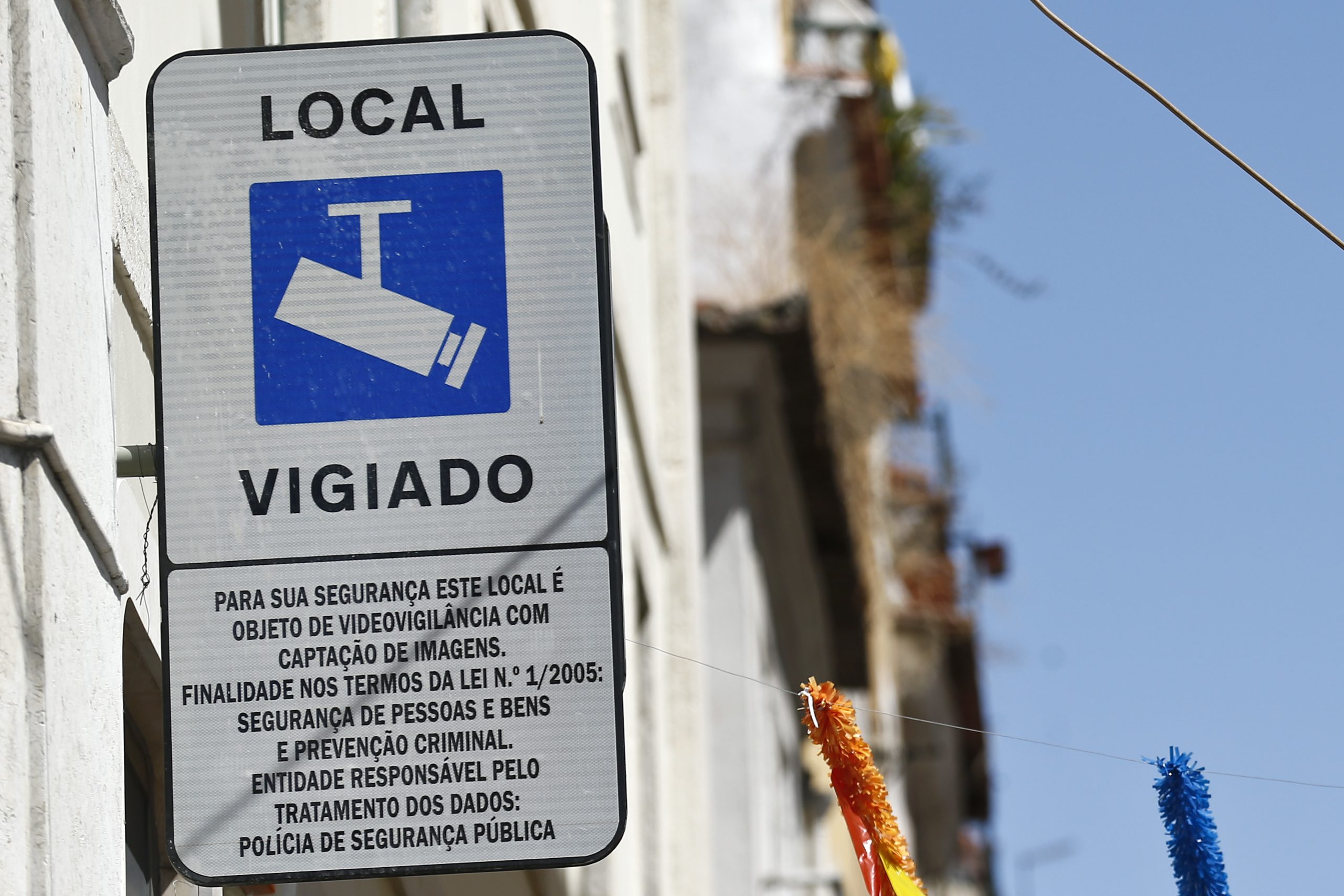 Autarquias e segurança privada proibidas de fazer videovigilância em locais públicos no contexto da pandemia covid-19