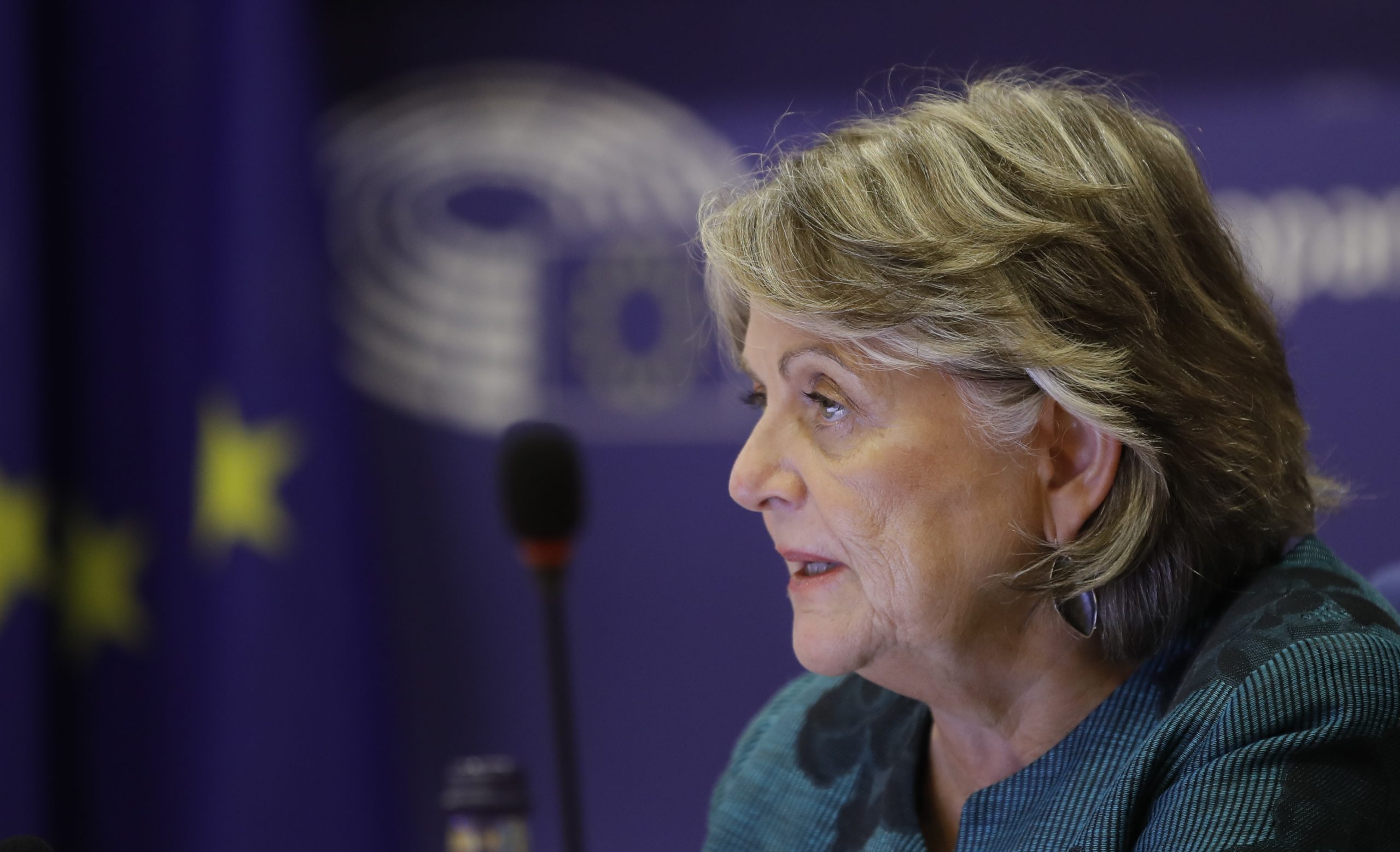 País deve aproveitar “fundos extraordinários” para “mudanças radicais”, afirma Elisa Ferreira