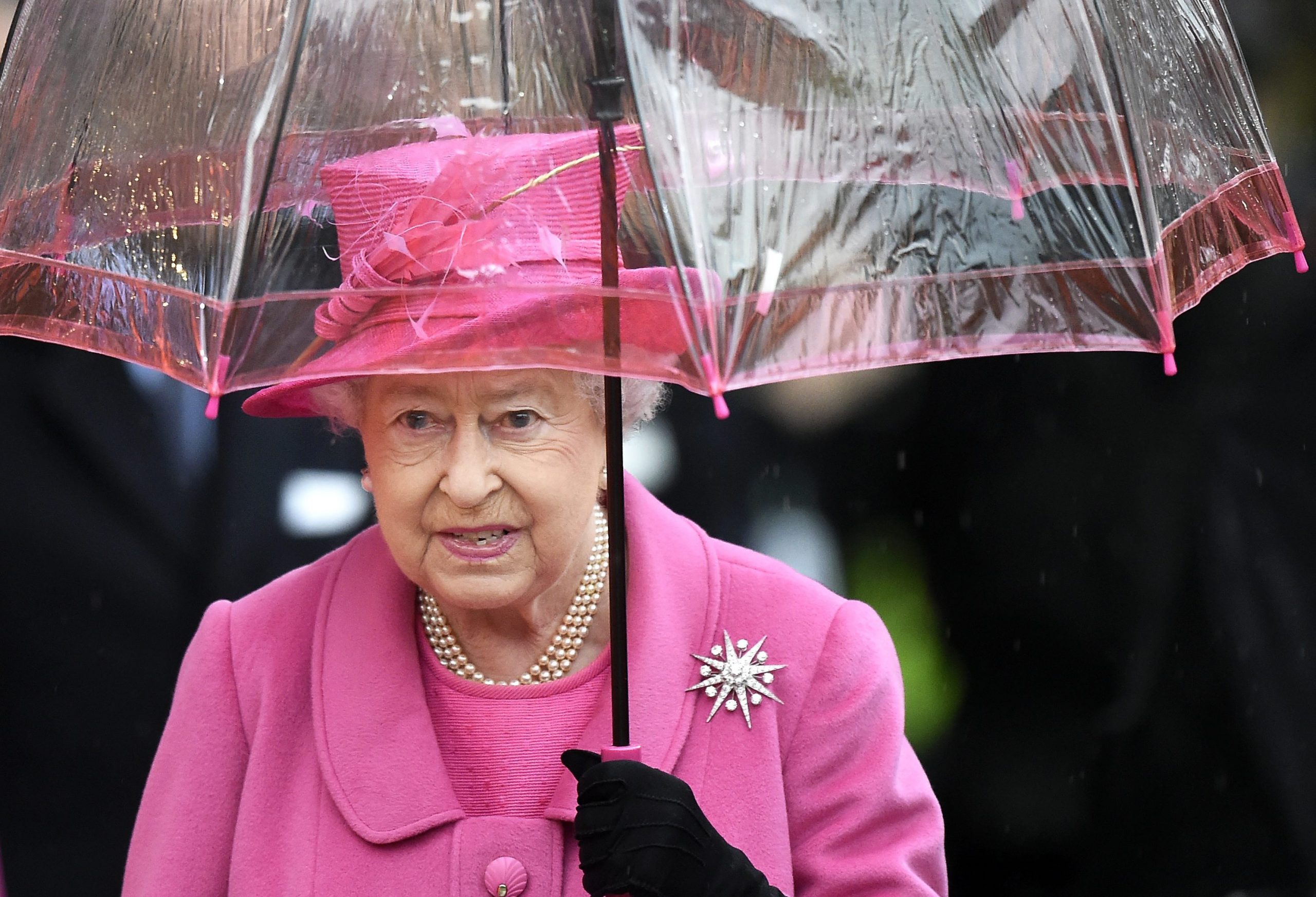Isabel II exorta a ação conjunta contra “causa comum” da crise climática