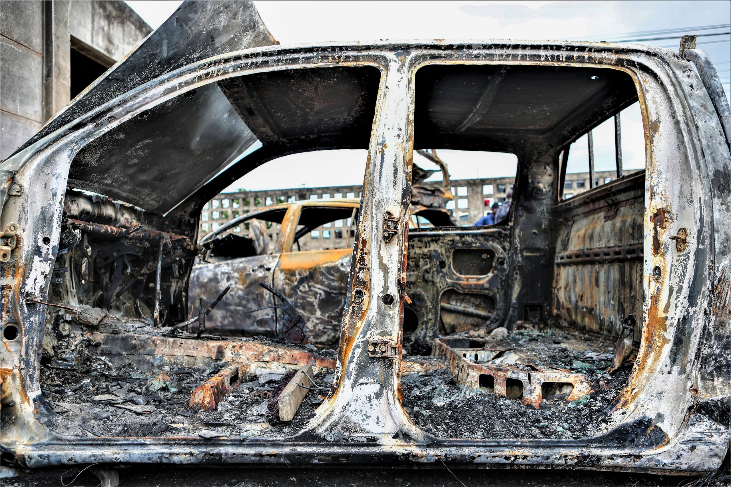 Mais de uma dezena de viaturas e autocarros incendiados em Maputo