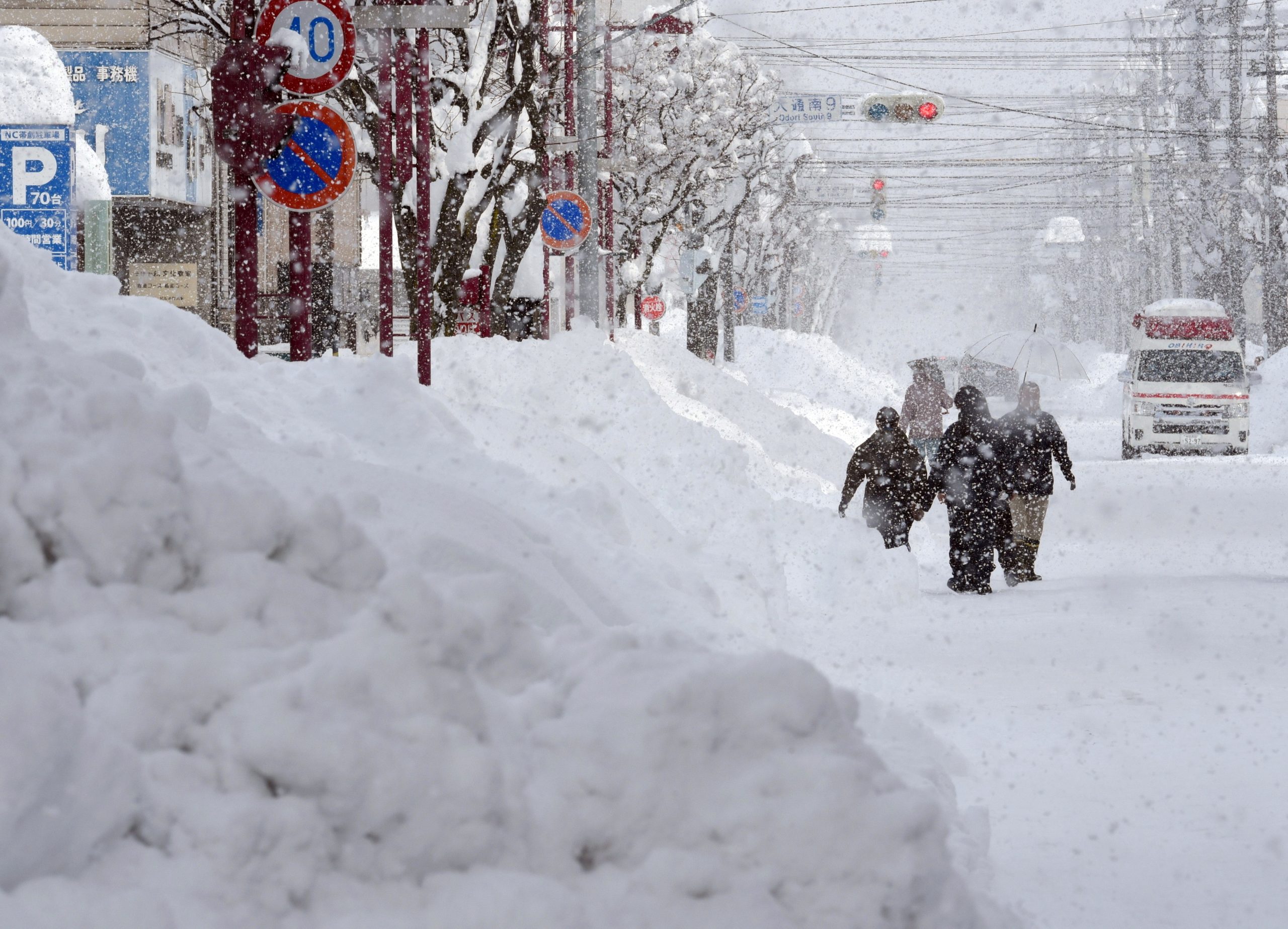Japão pintado de branco com nevões mais fortes dos últimos anos. Veja as fotos