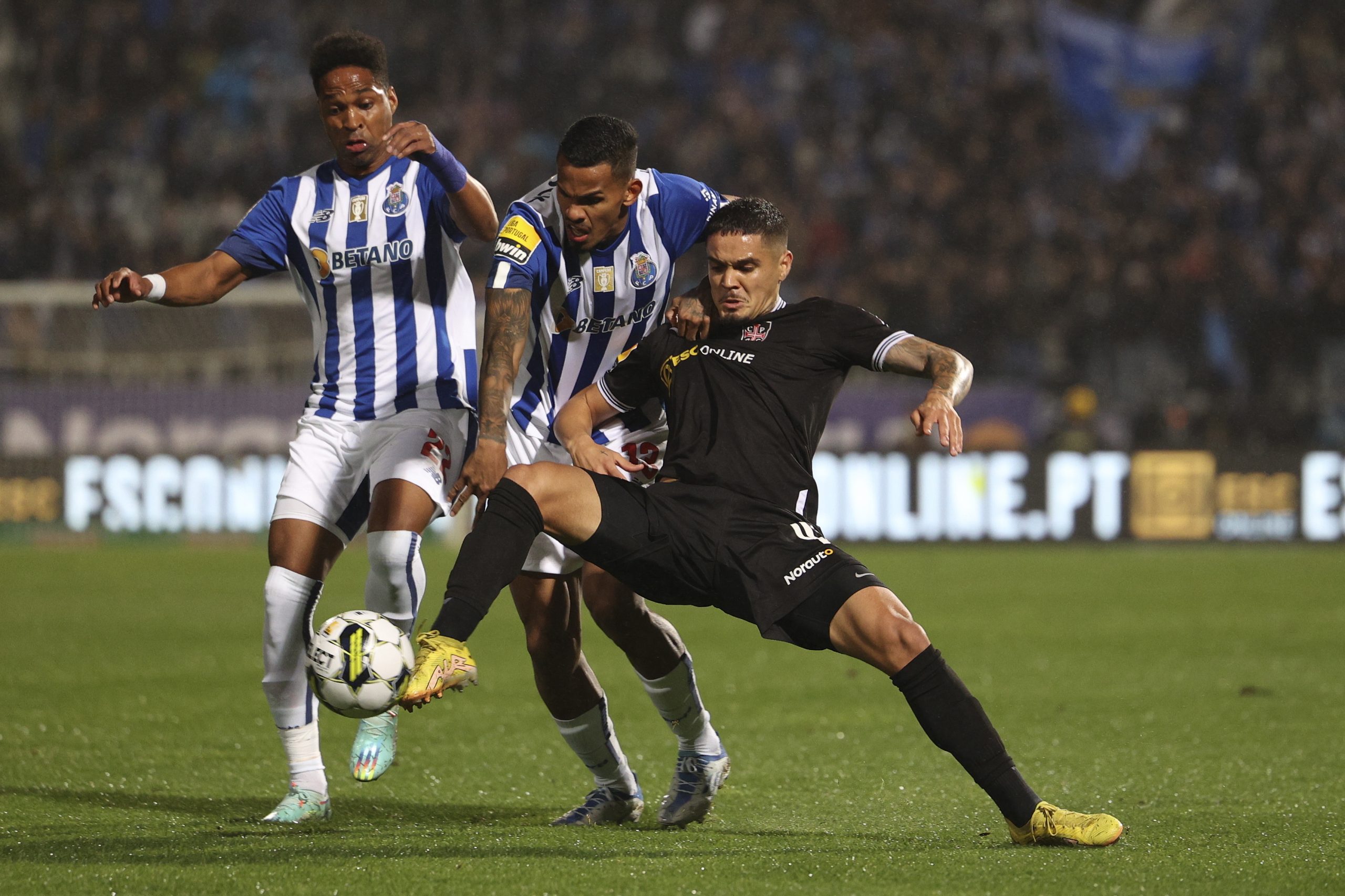 I Liga: FC Porto não consegue mais que um empate na visita ao Casa Pia