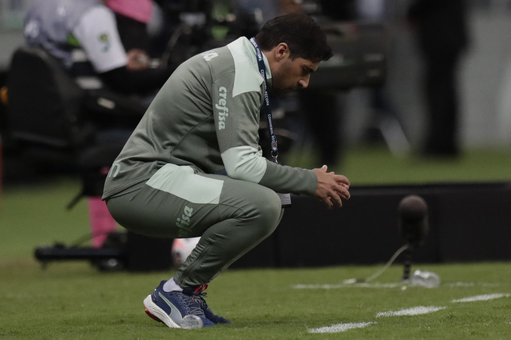 Depois de uma série de desaires, Abel é apresentado a um novo lado do Palmeiras