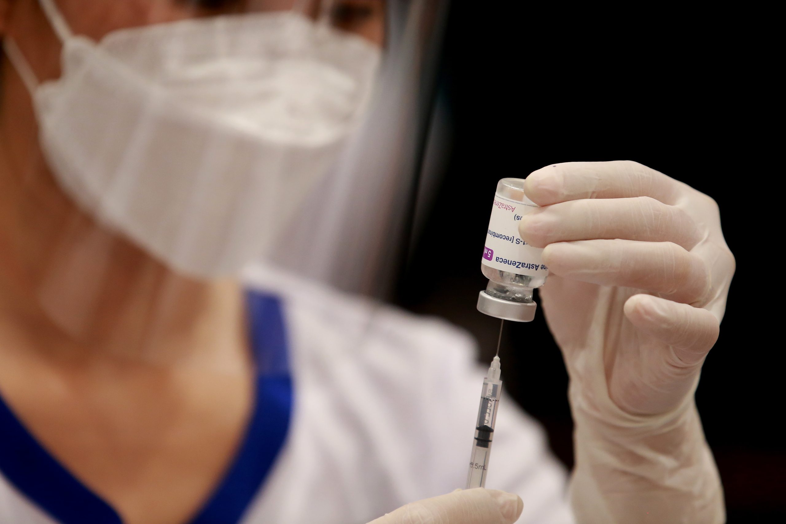 Astrazeneca diz que terceira dose da sua vacina aumenta anticorpos contra a Ómicron