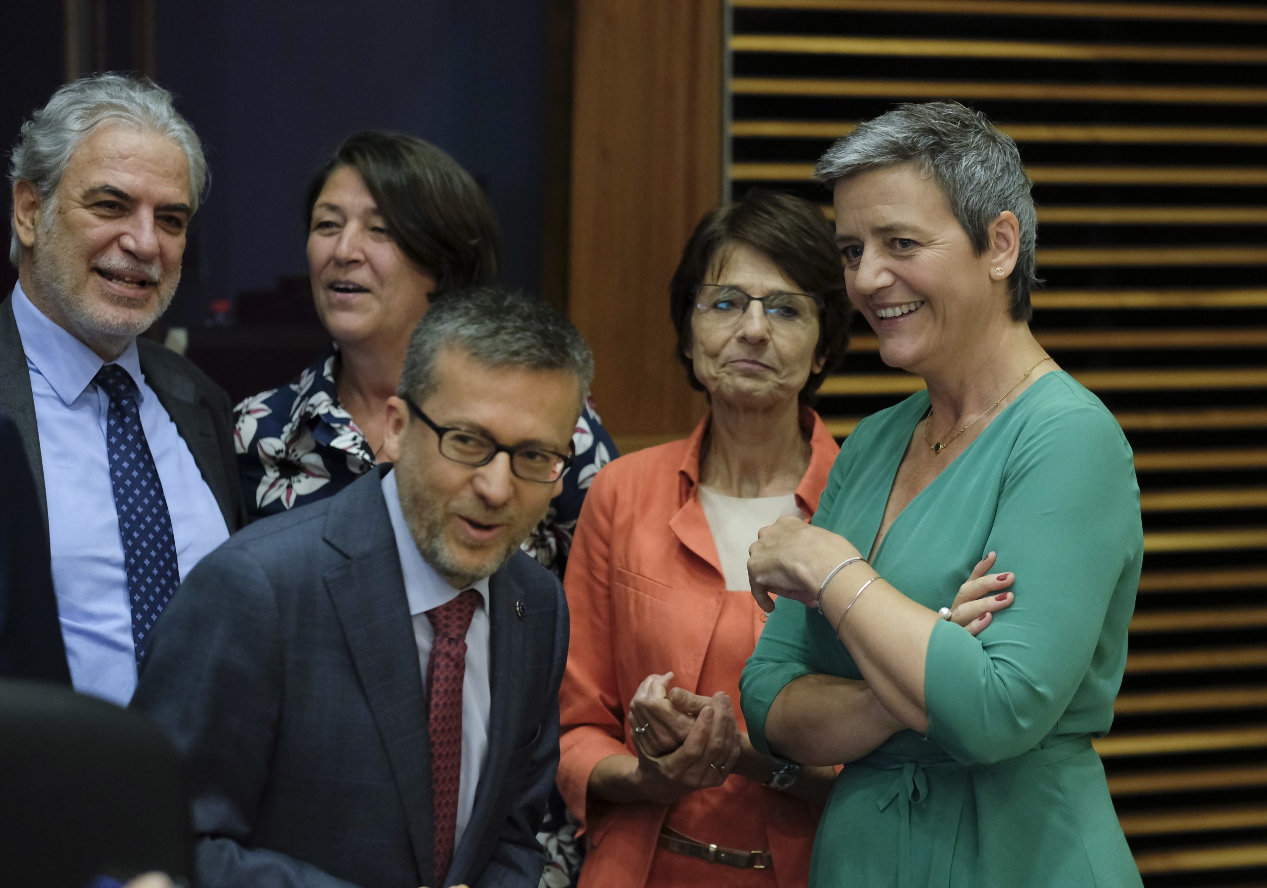 Juncker elogia contributo de Moedas para flexibilização do Pacto de Estabilidade europeu