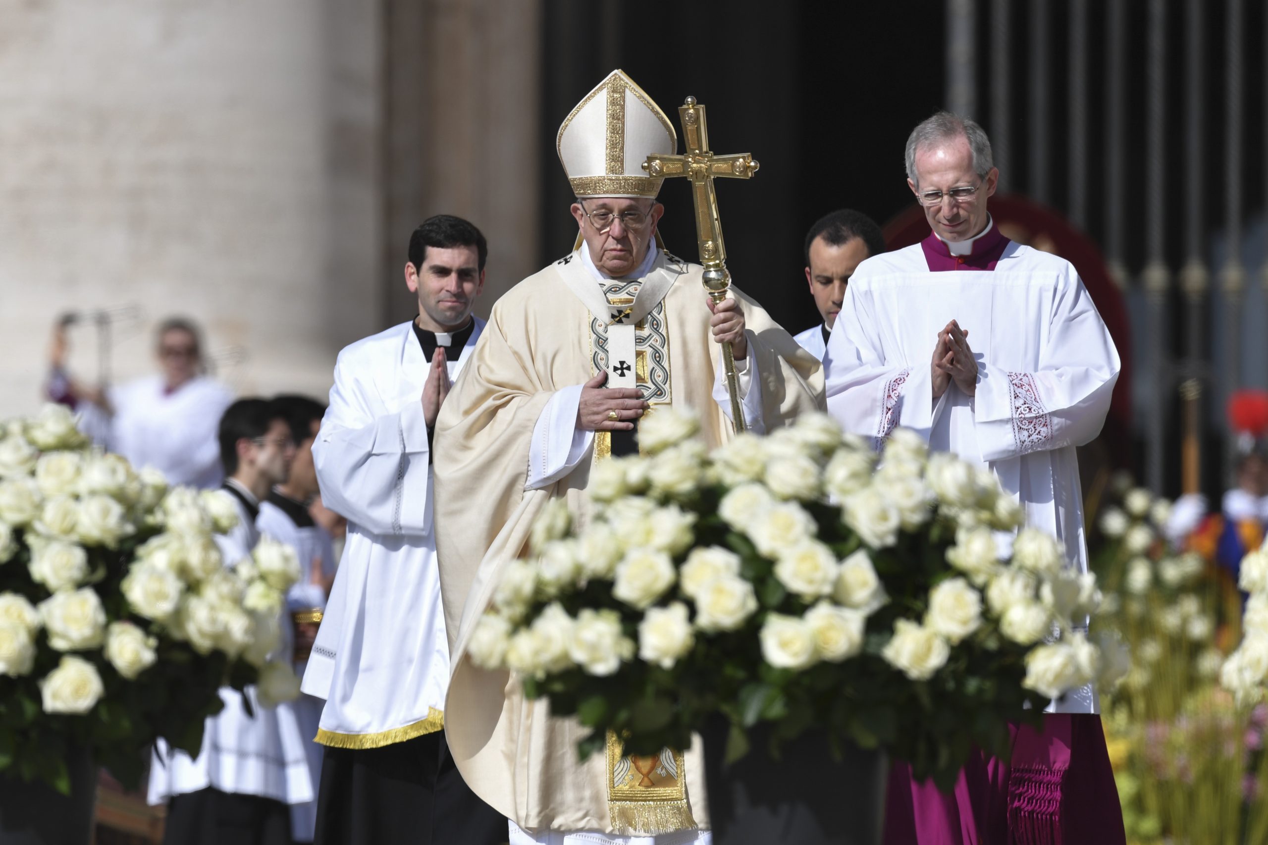 Papa celebra missa pascal sob medidas de alta segurança