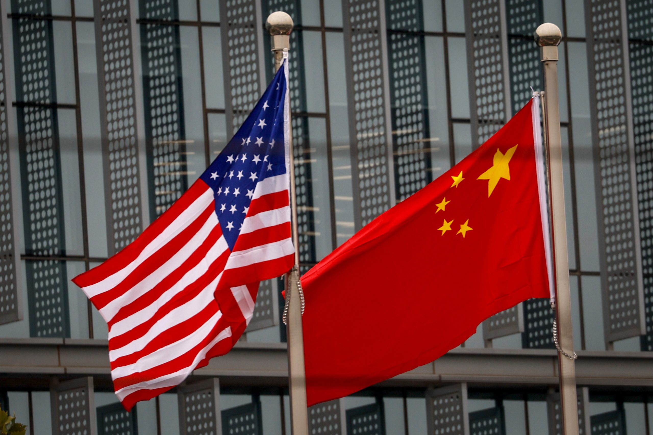 Biden e Xi Jinping dão aperto de mãos e iniciam reunião em São Francisco