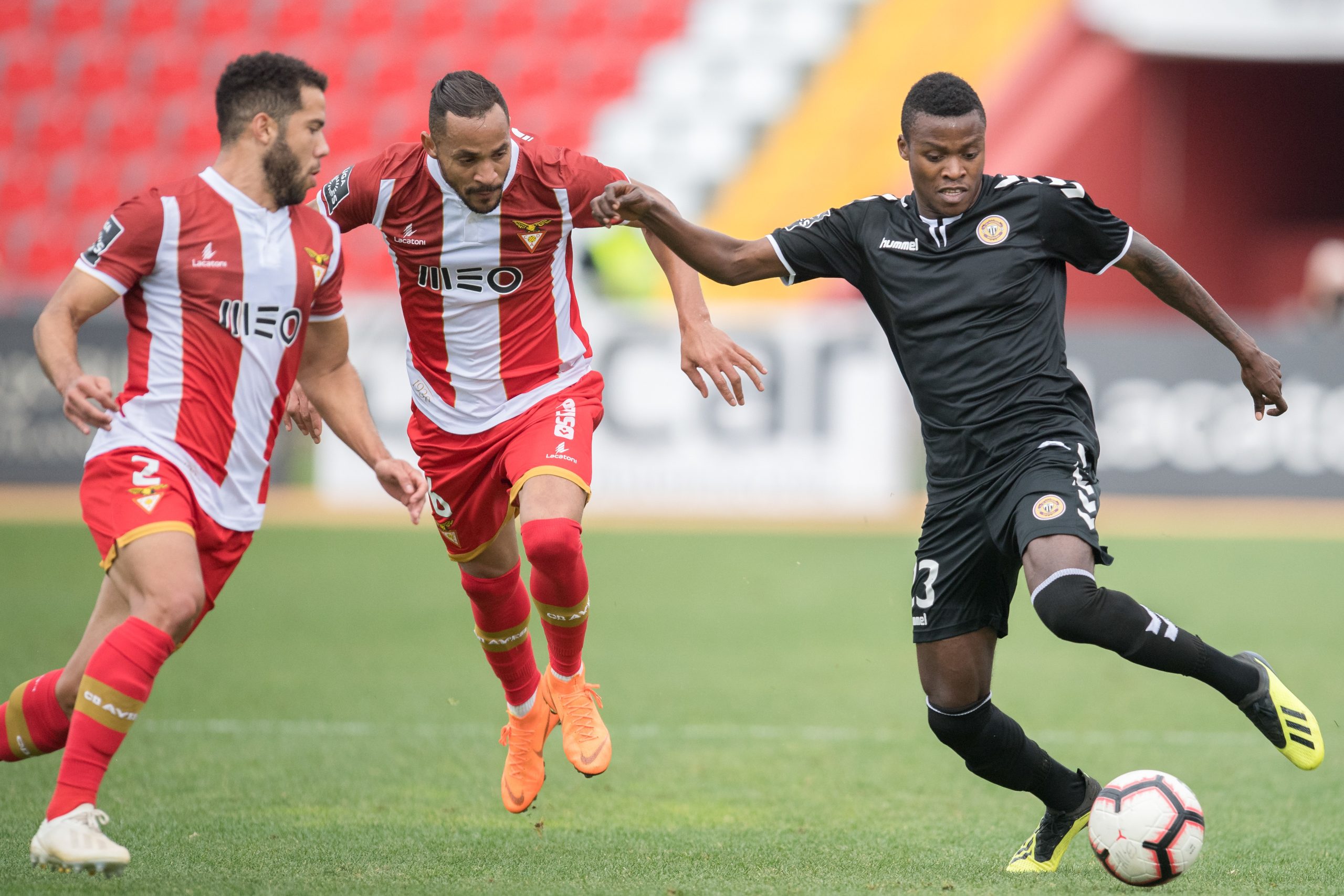 Nacional vence Desportivo das Aves e sobe a 12.º da I Liga