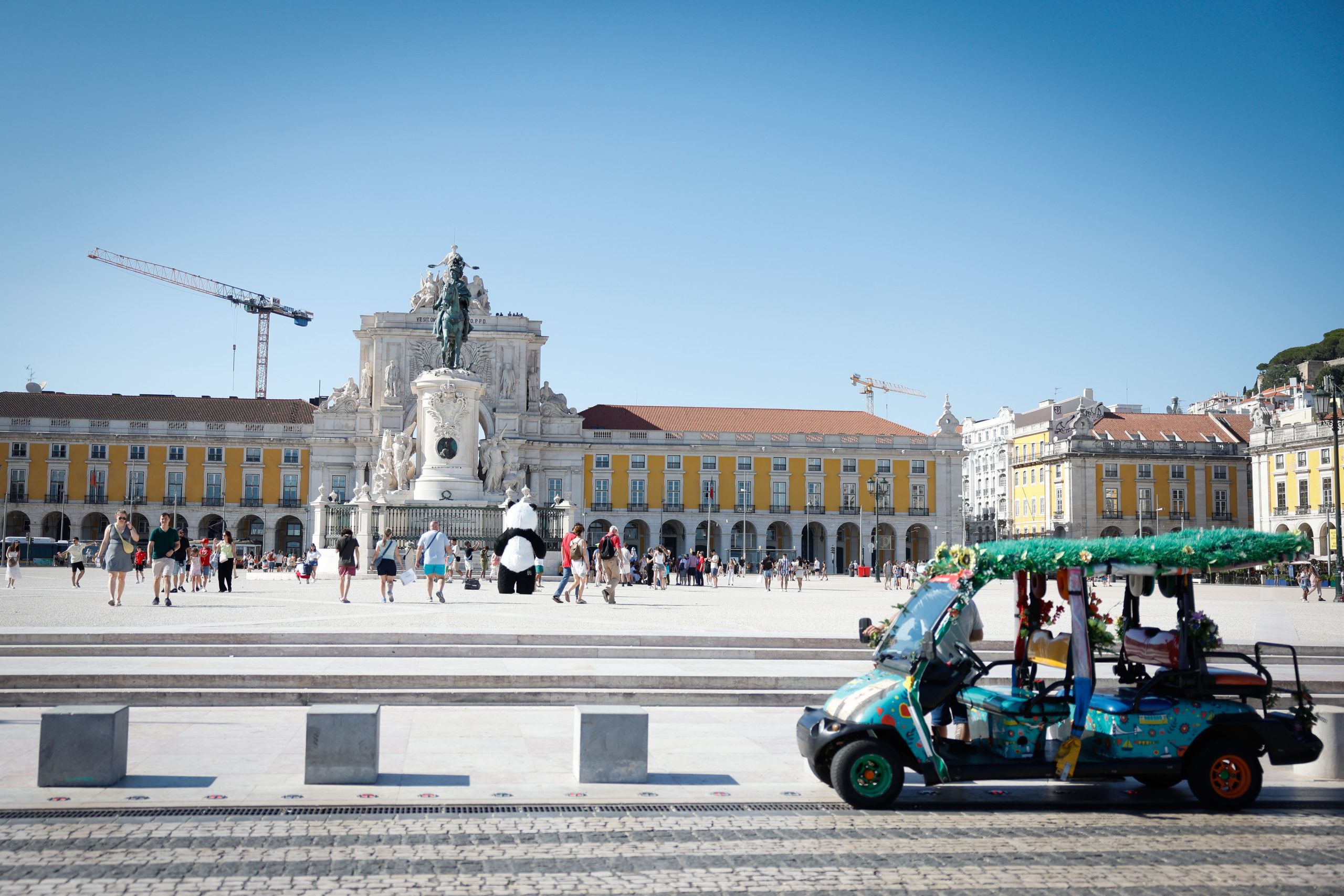 Circulação de ‘tuk tuk’ proibida a partir de hoje em 337 ruas de Lisboa
