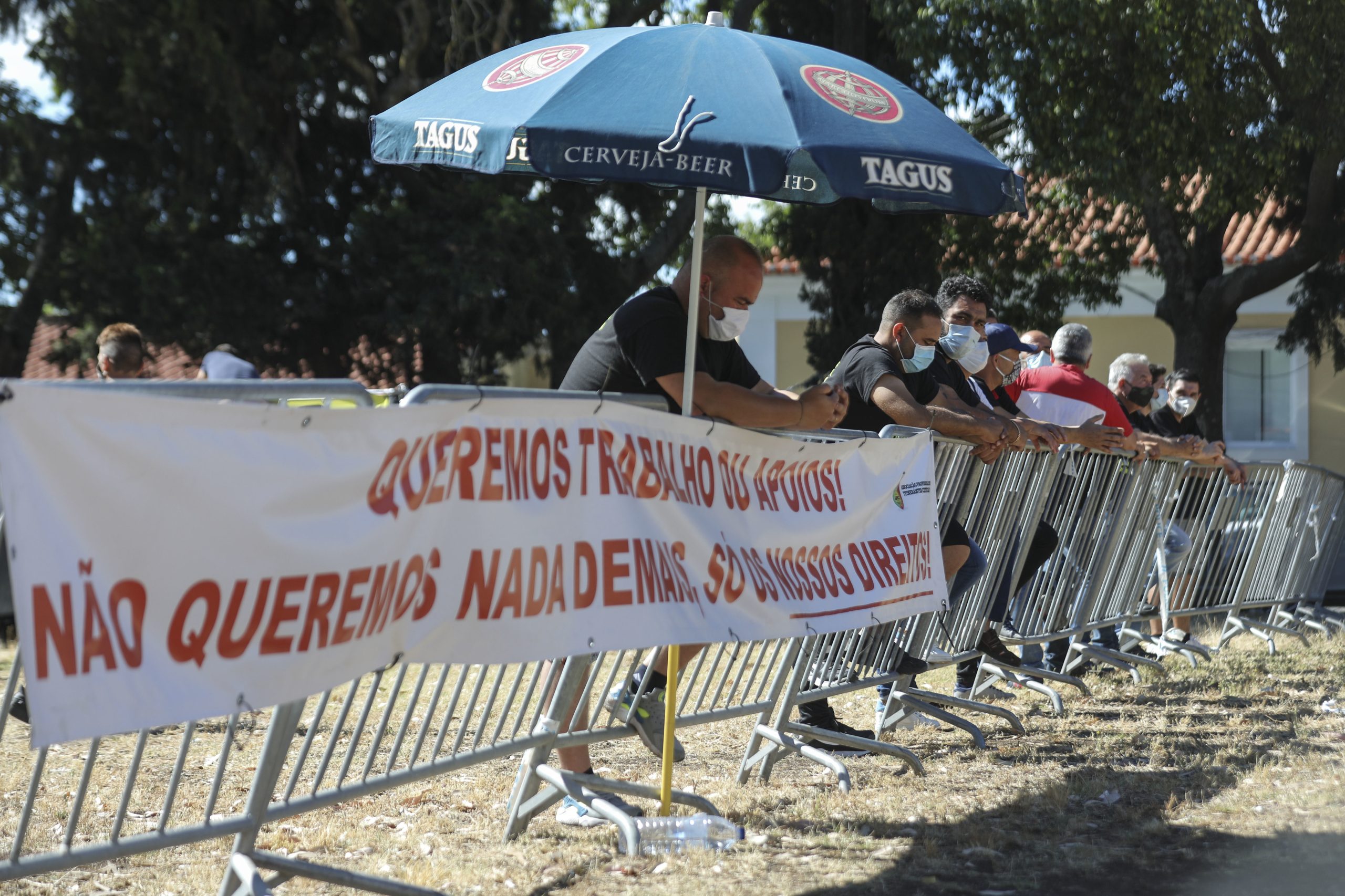 Empresários de diversão itinerante protestam junto ao Conselho de Ministros