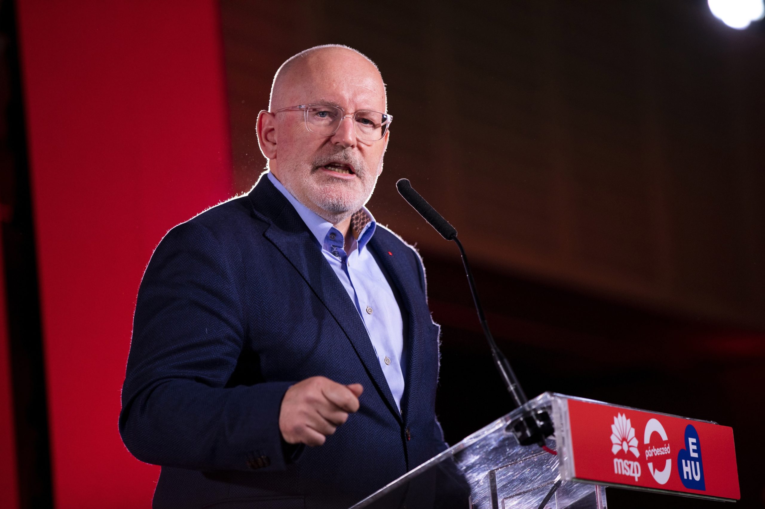 Vice-presidente da Comissão Europeia pede na Polónia punição de abusos por padres