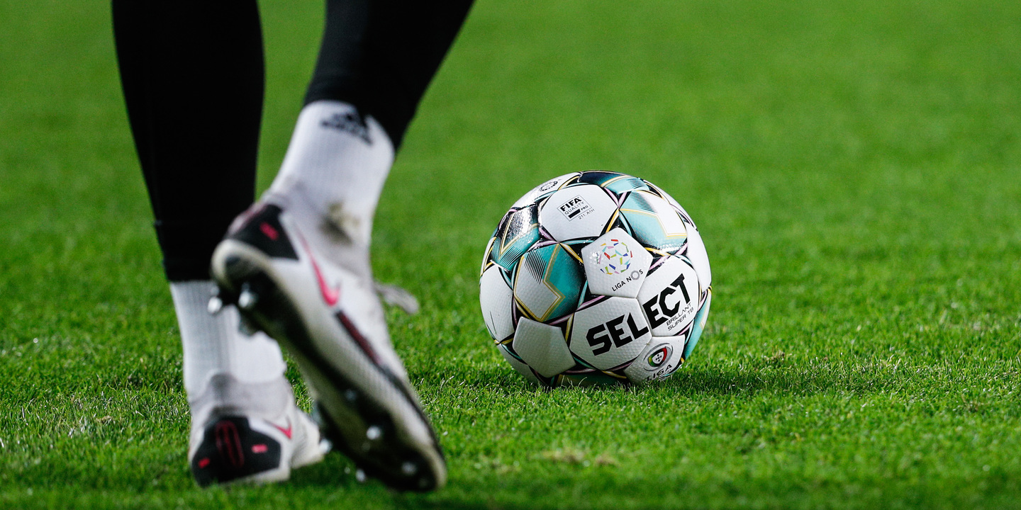 Estes são os ‘onzes’ do Benfica e do Sporting